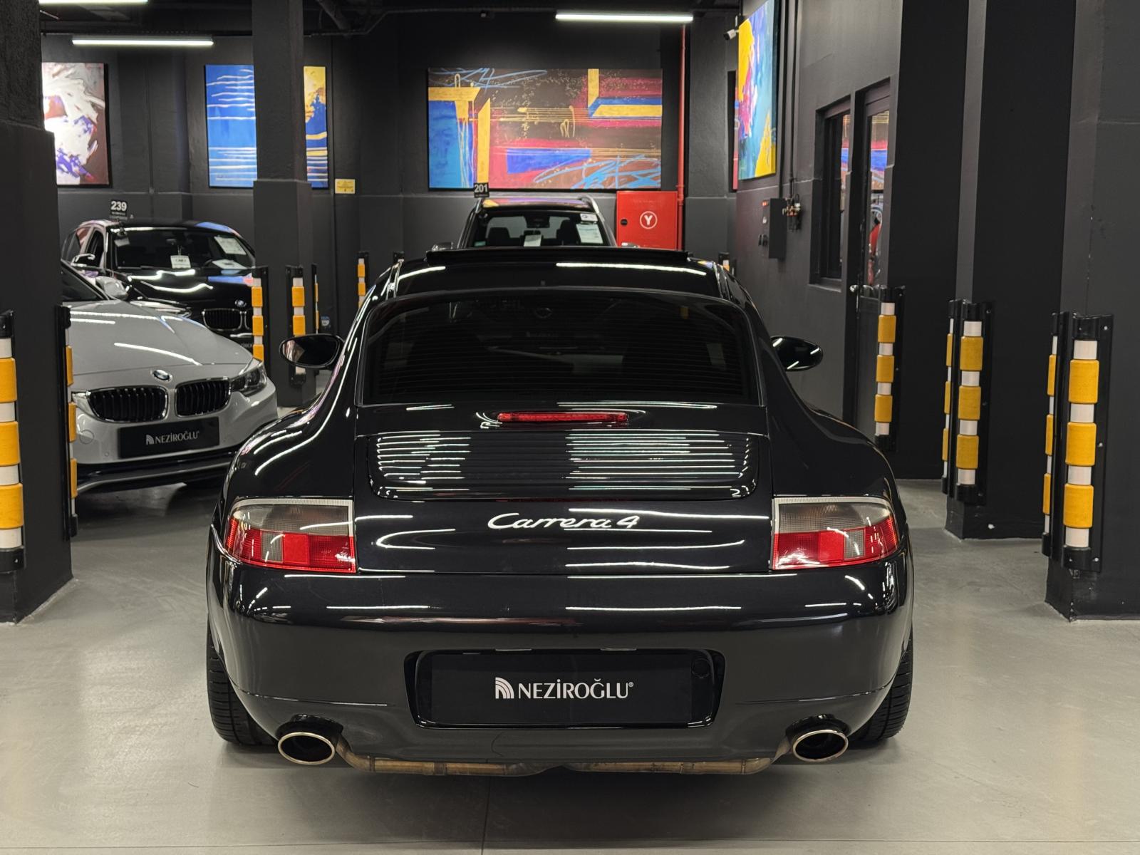 PORSCHE 911