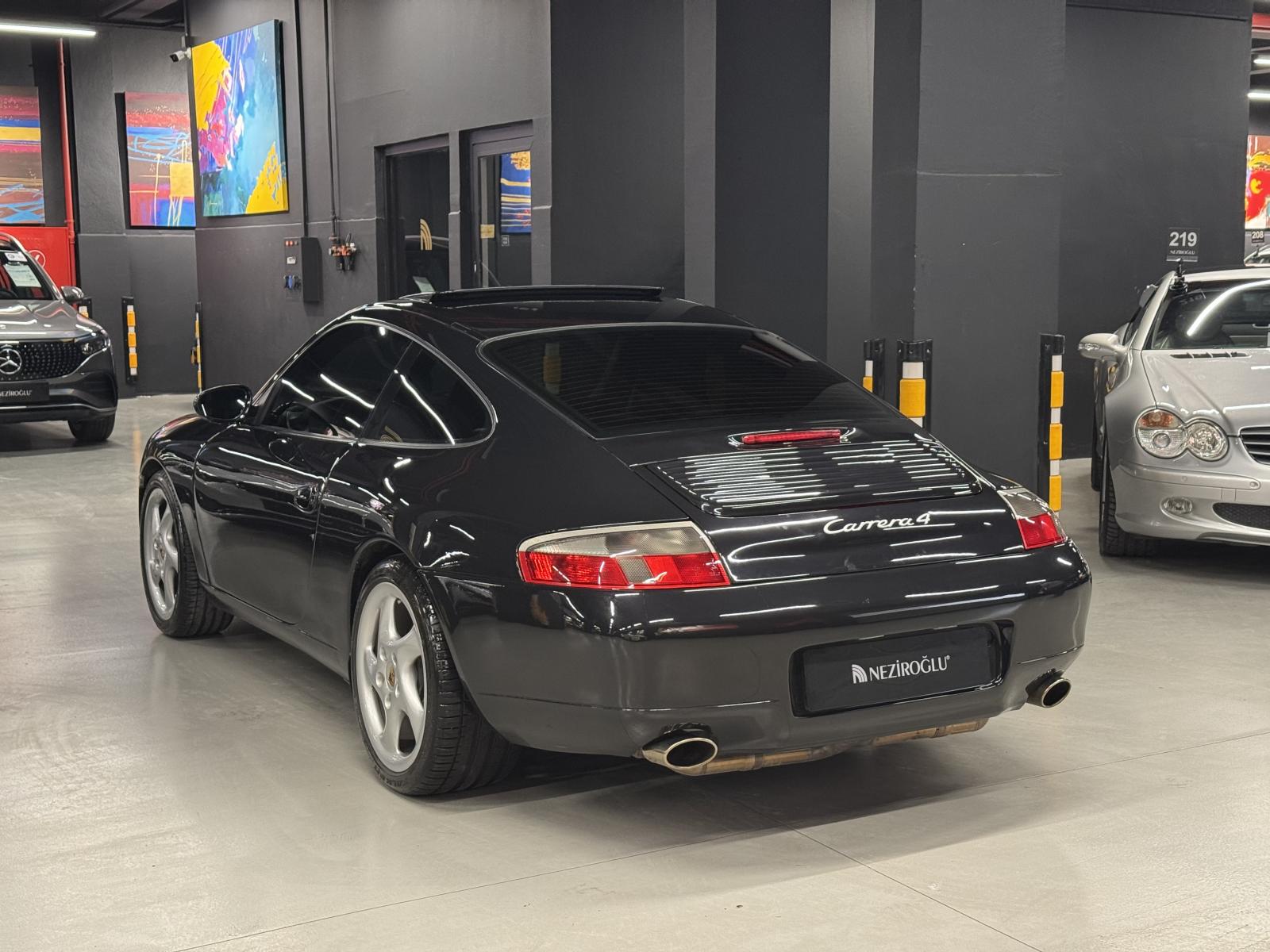PORSCHE 911