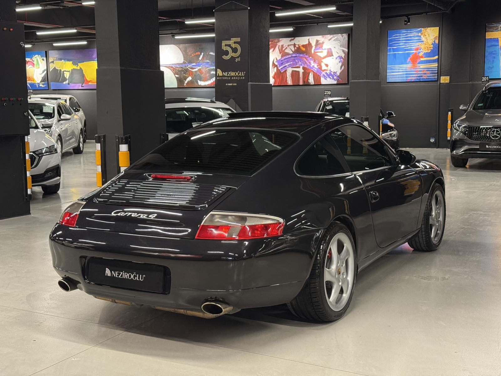 PORSCHE 911