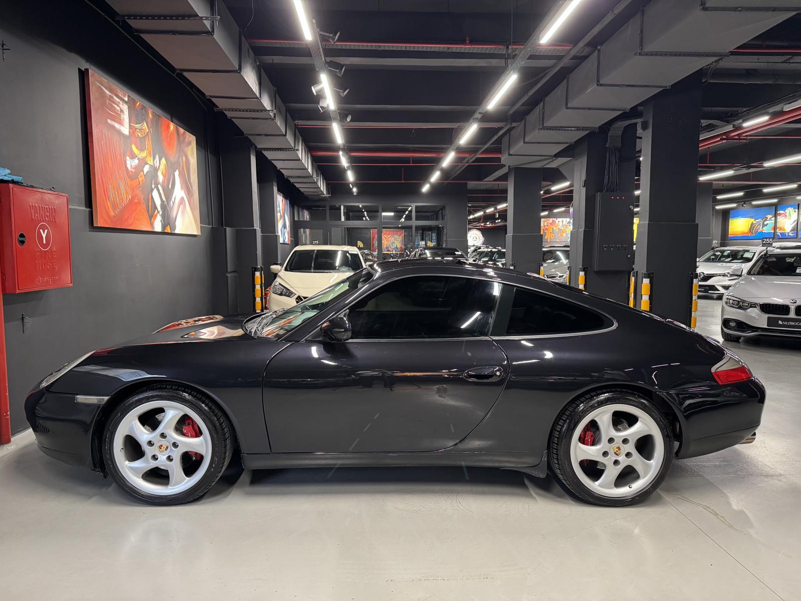 PORSCHE 911
