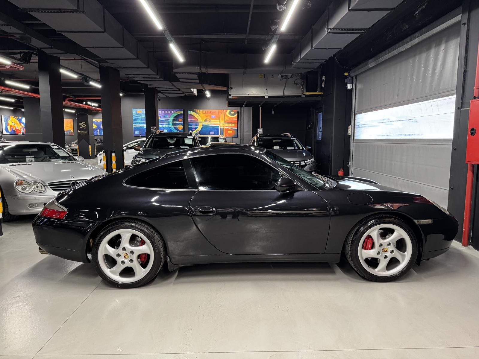 PORSCHE 911