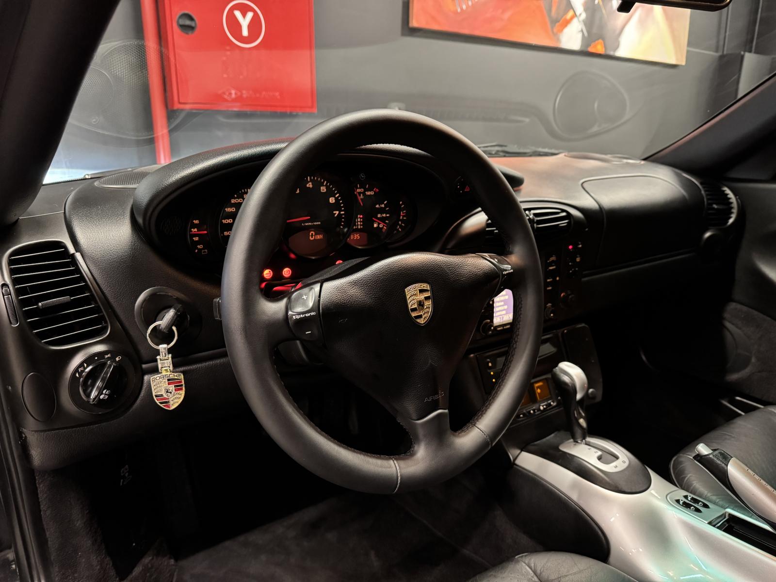 PORSCHE 911