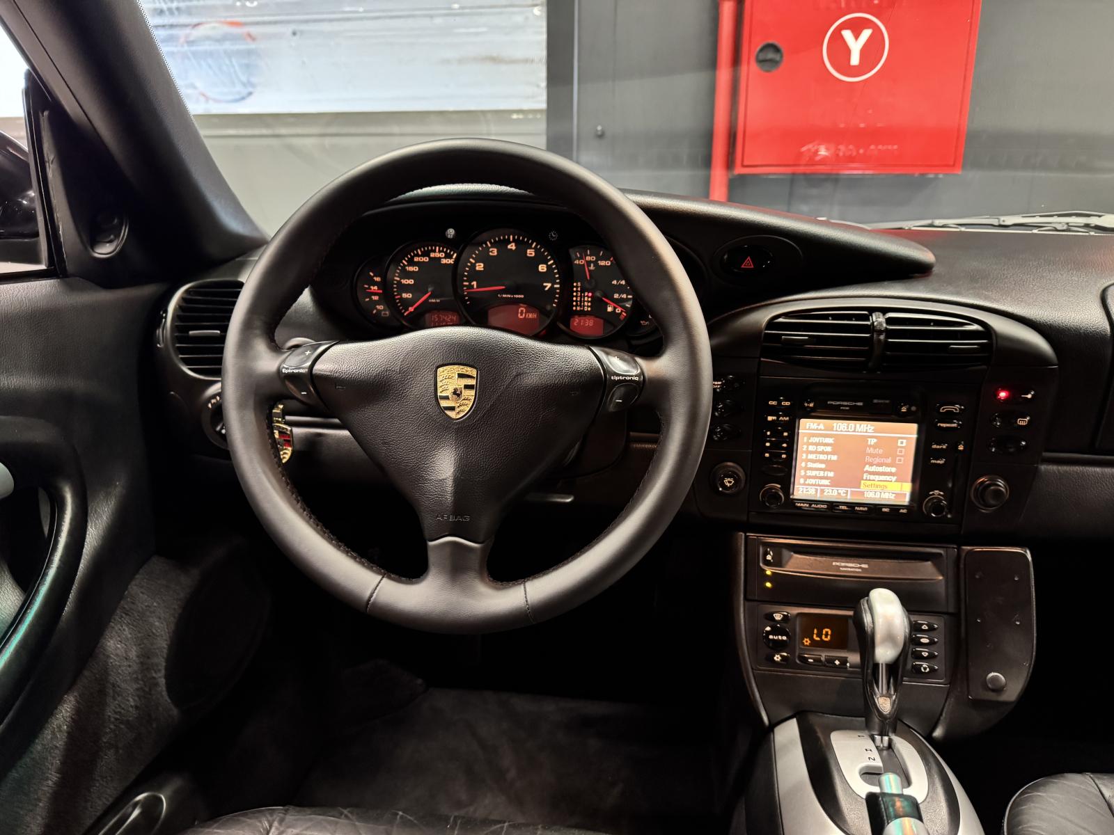 PORSCHE 911