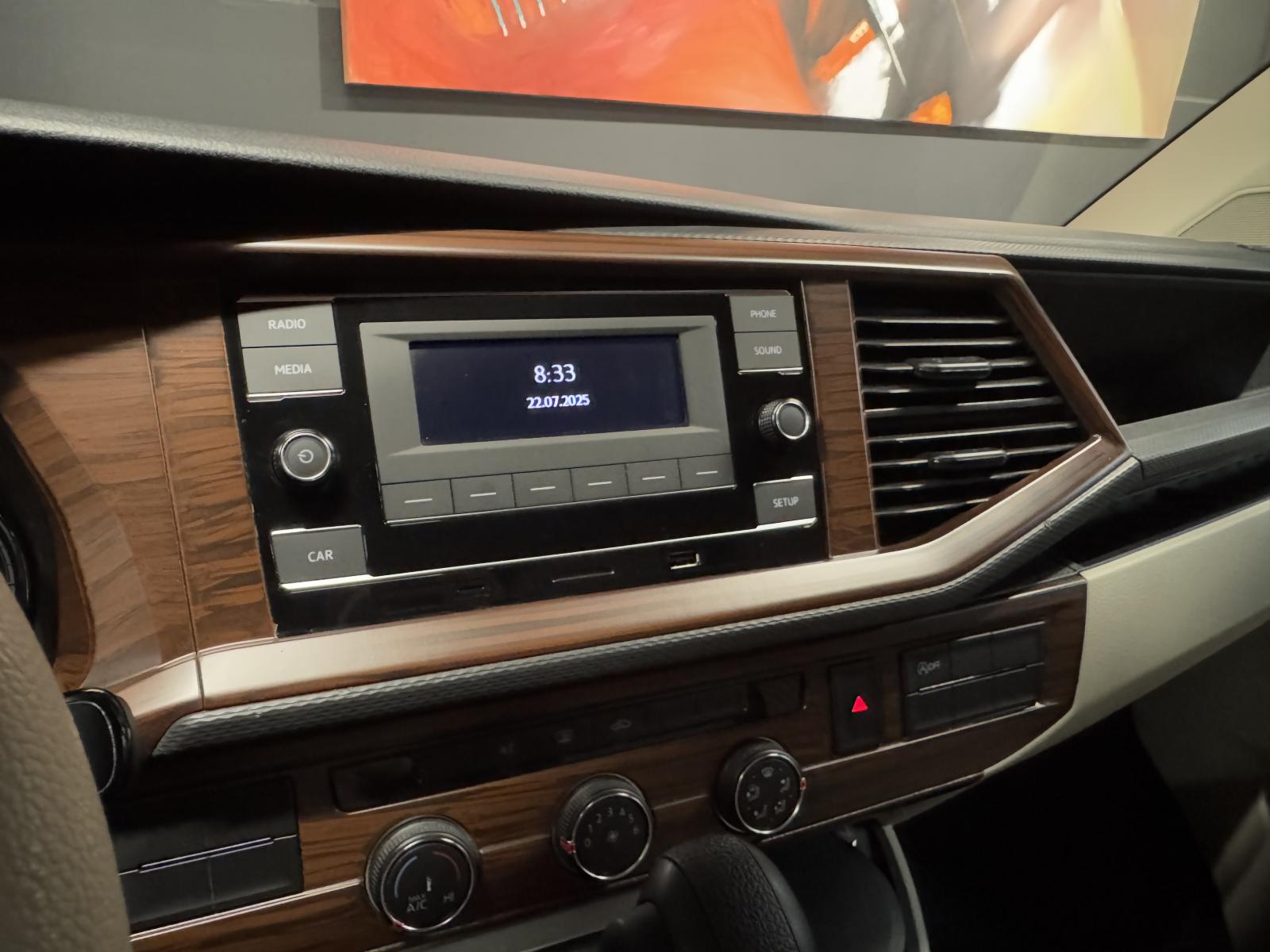 VOLKSWAGEN TRANSPORTER