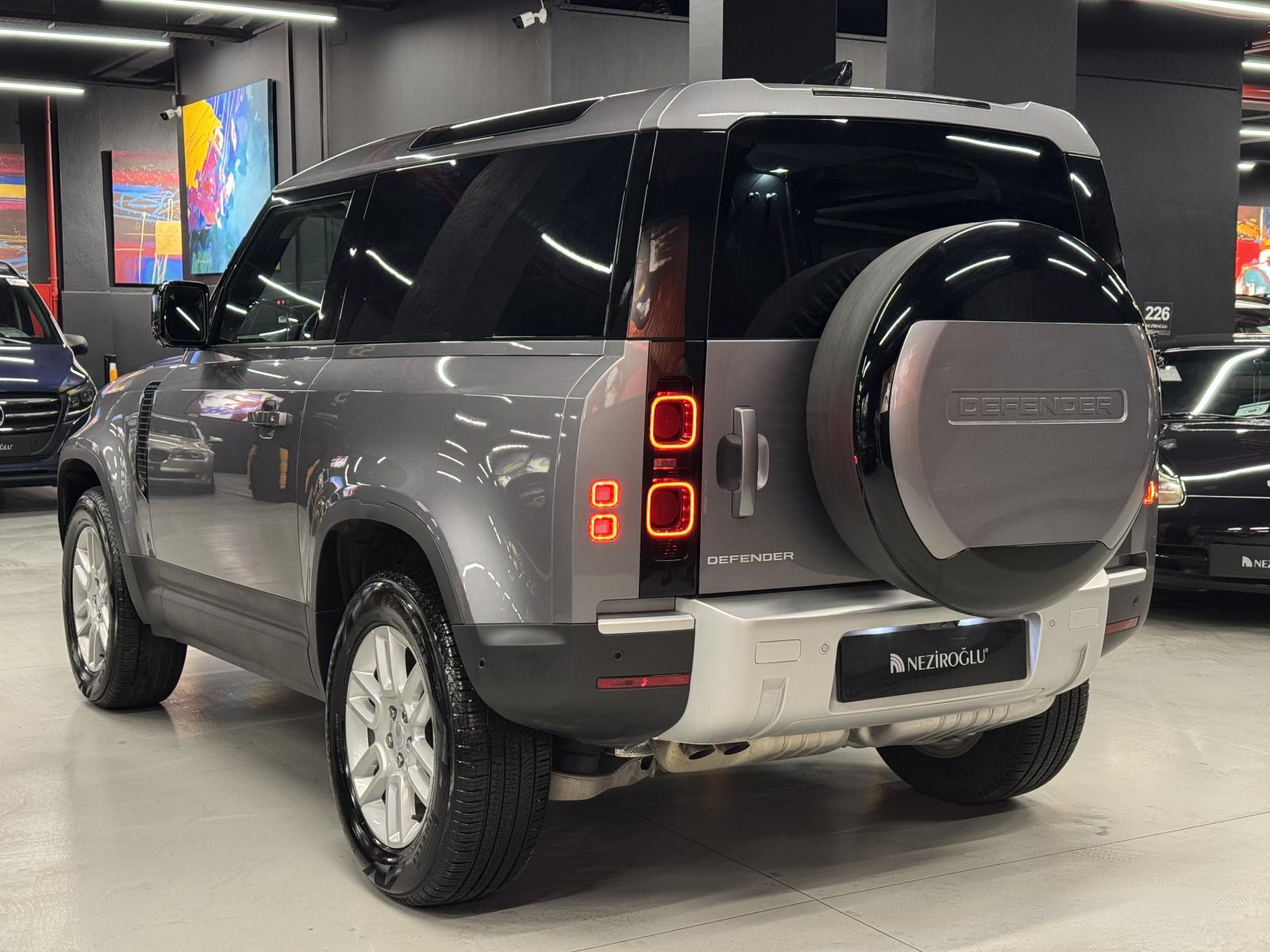 LAND ROVER DEFENDER