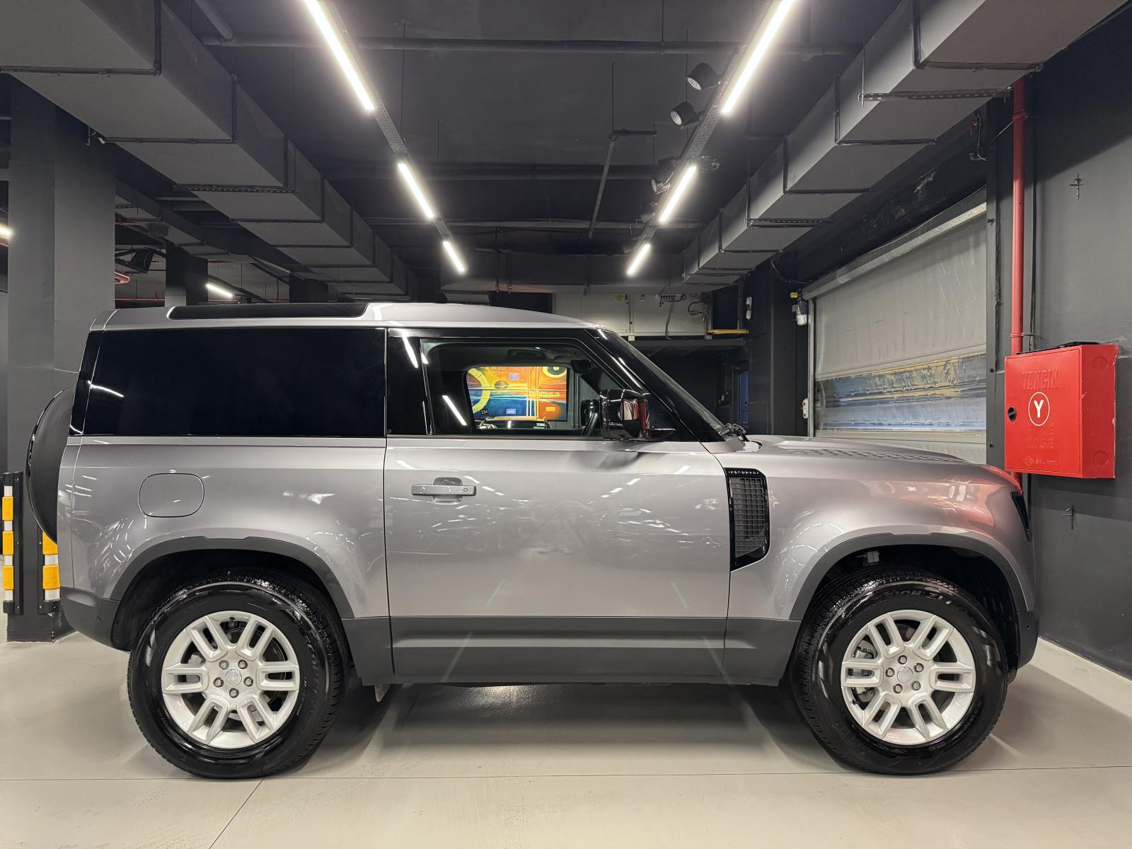 LAND ROVER DEFENDER