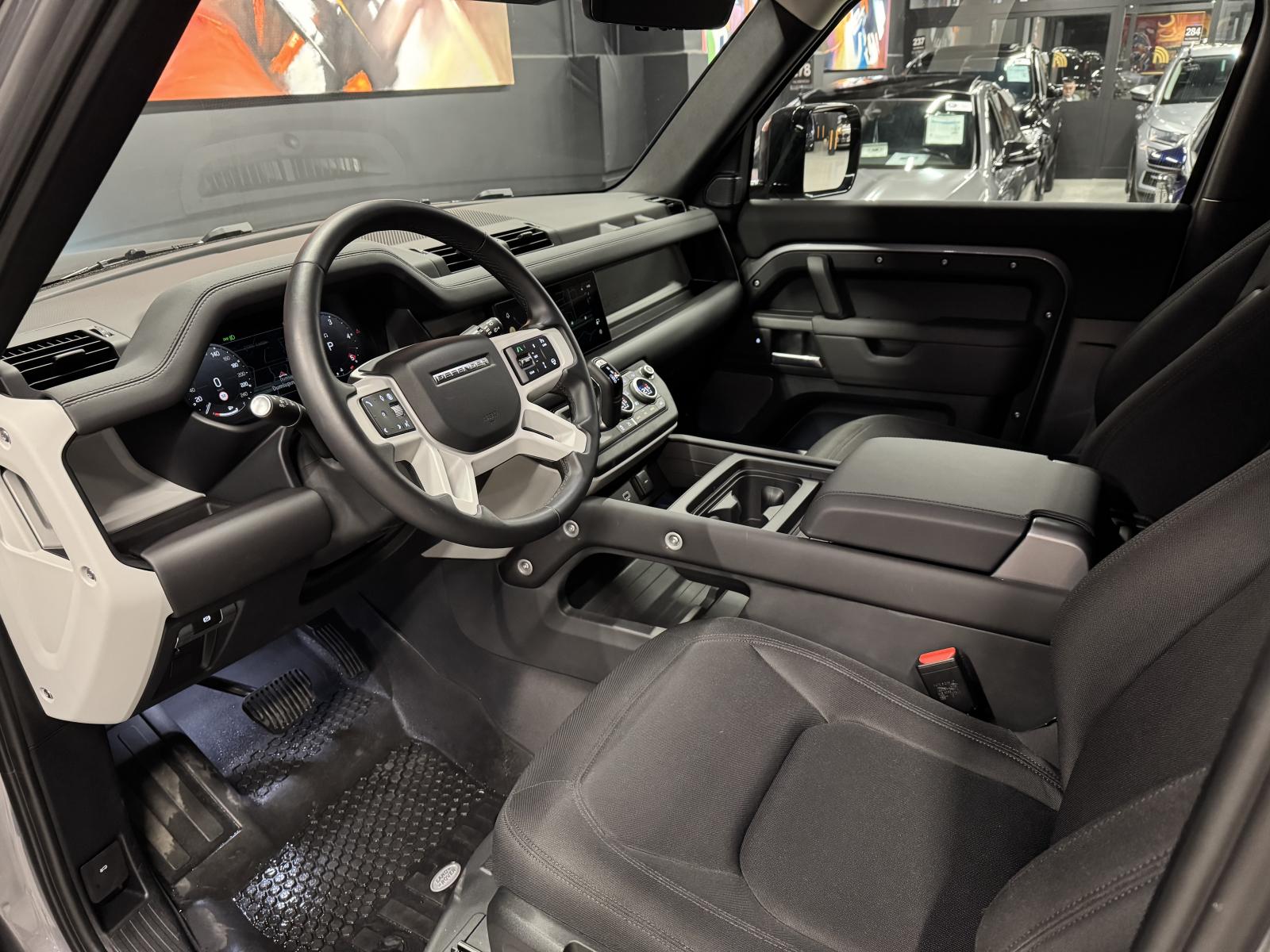LAND ROVER DEFENDER