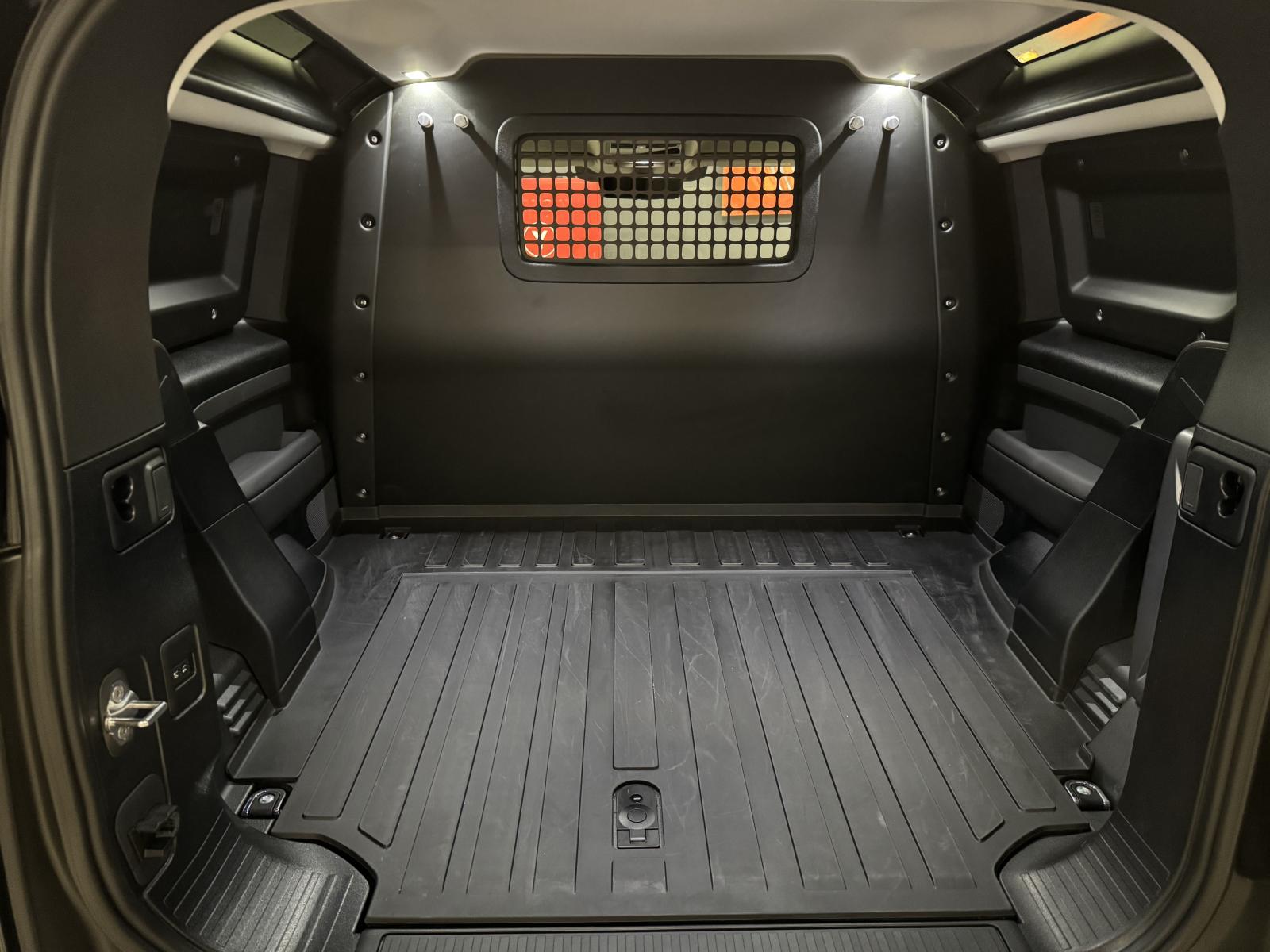 LAND ROVER DEFENDER