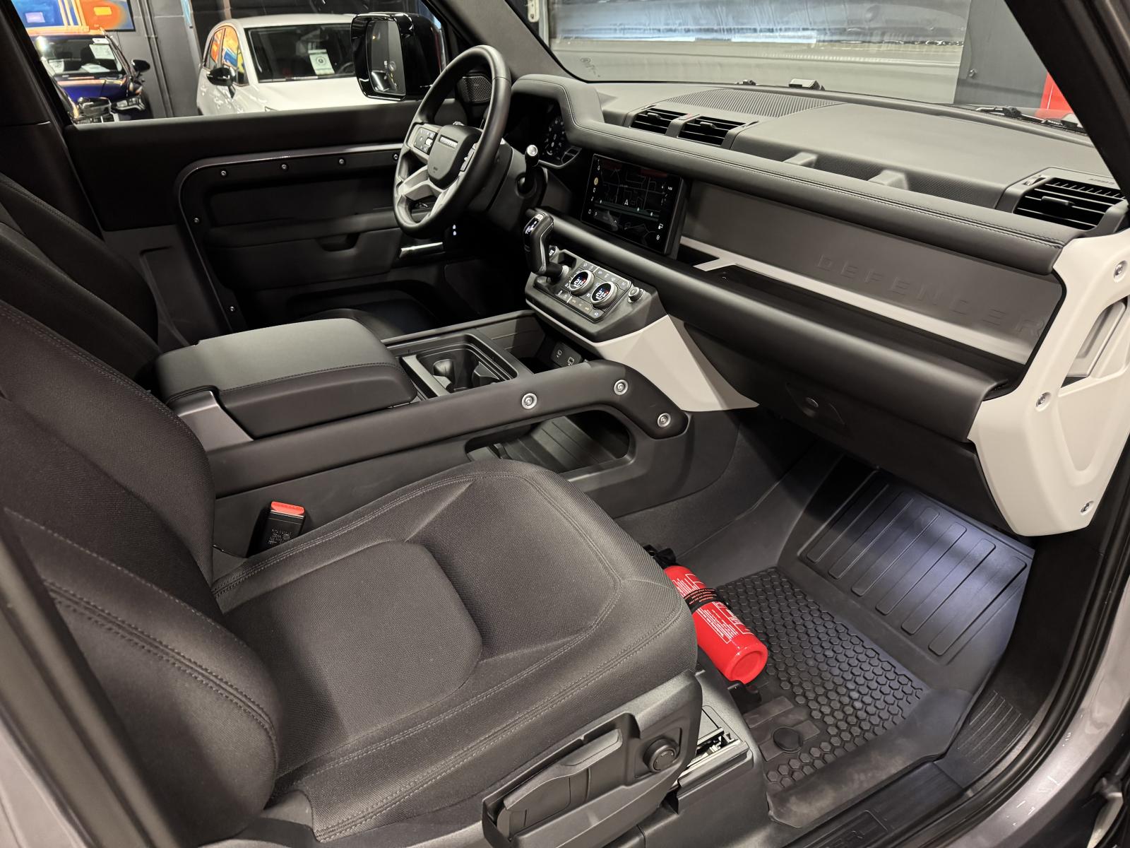 LAND ROVER DEFENDER