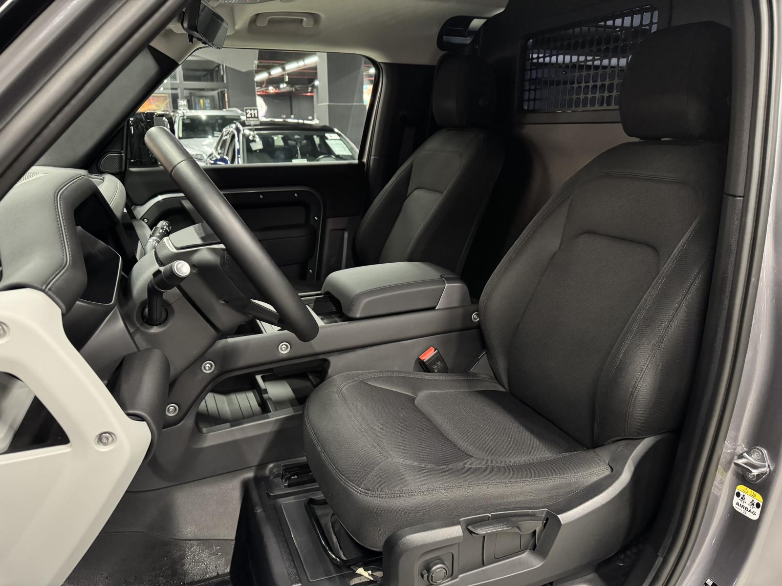 LAND ROVER DEFENDER
