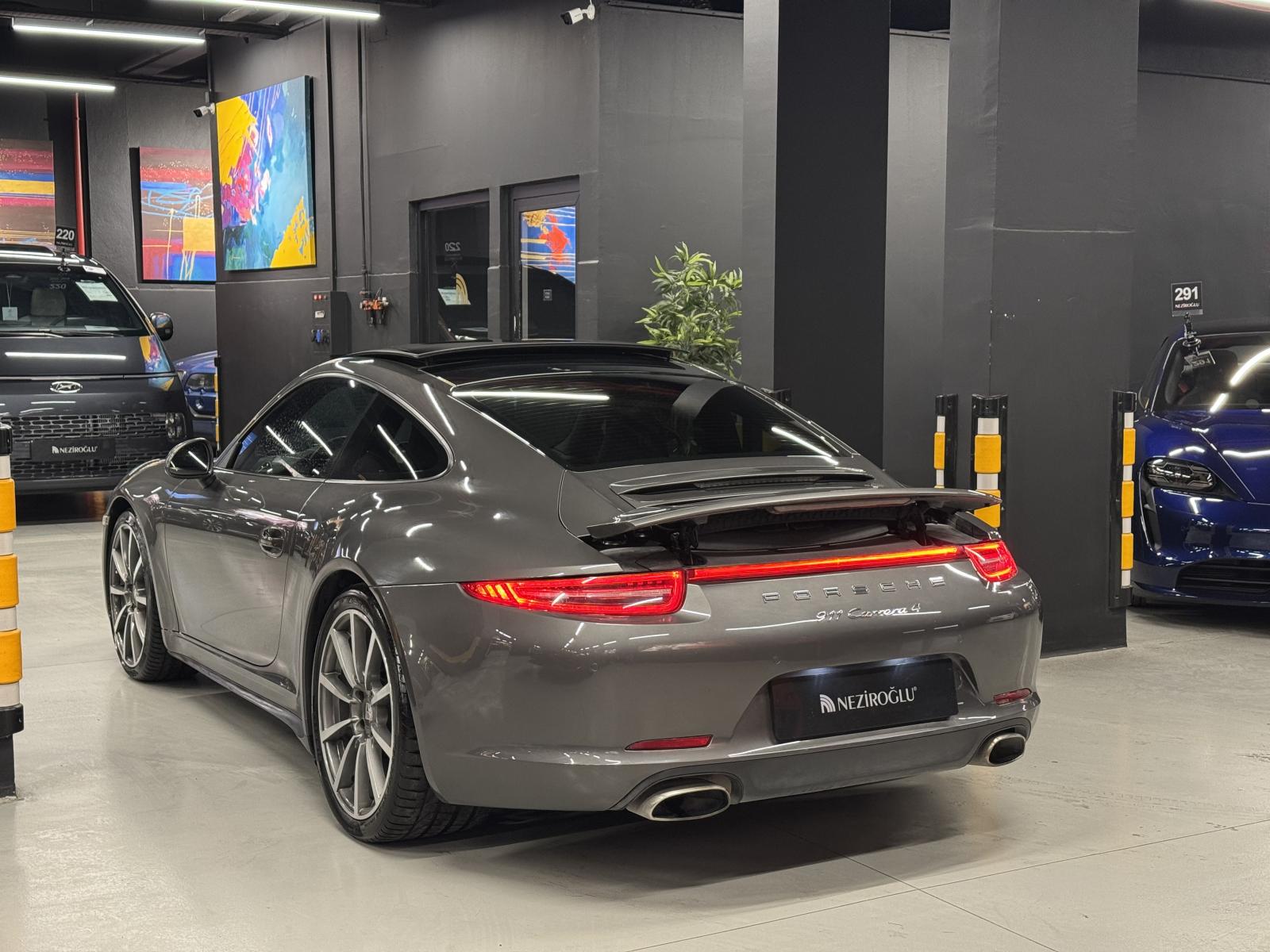 PORSCHE 911