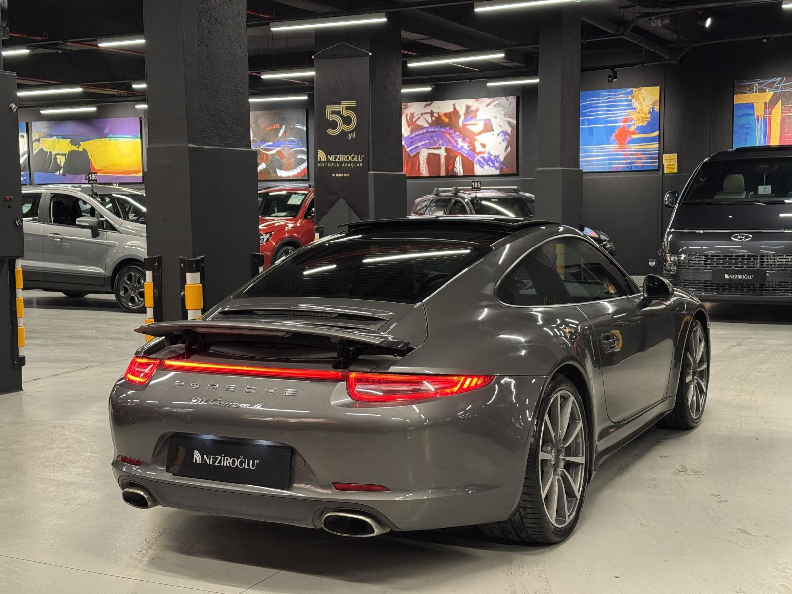 PORSCHE 911