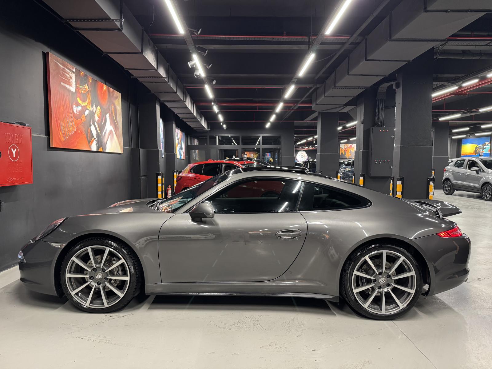 PORSCHE 911