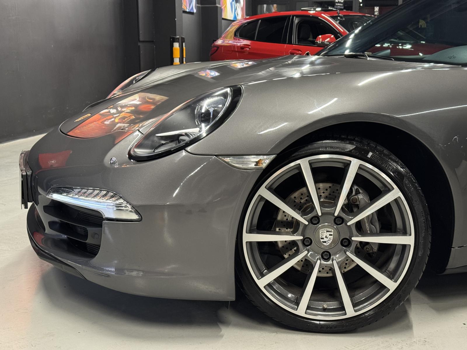 PORSCHE 911