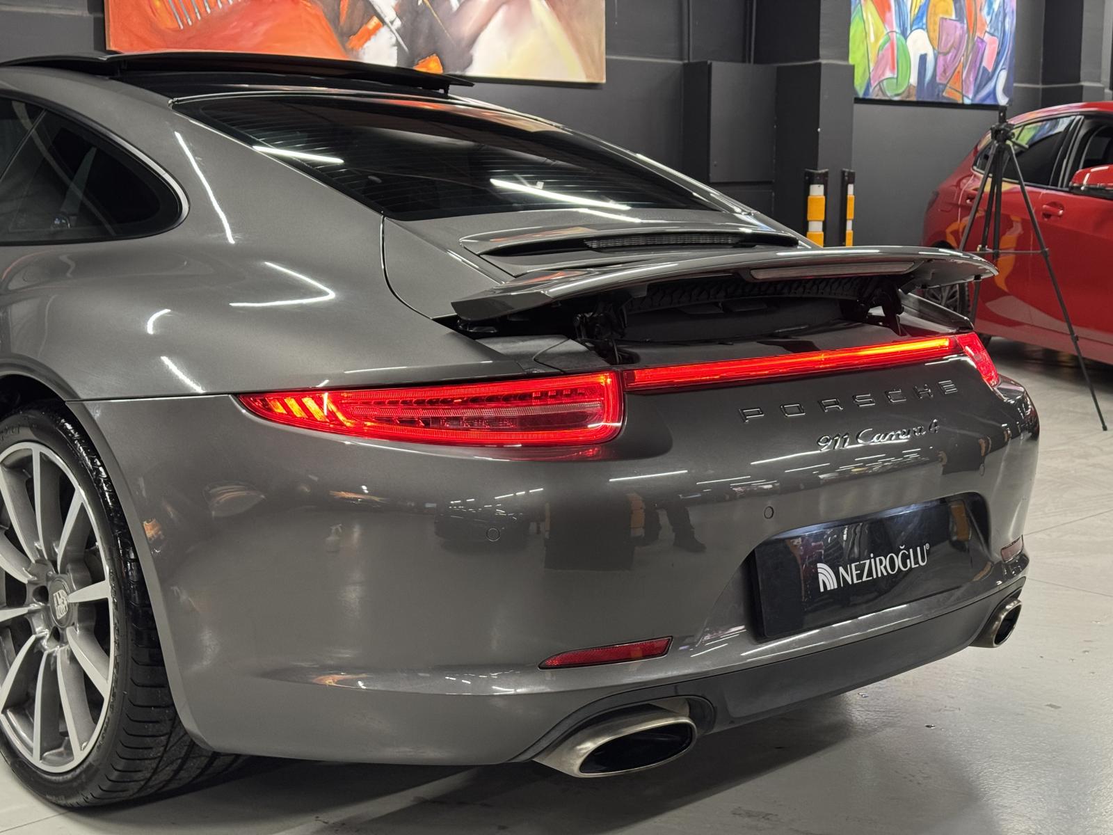 PORSCHE 911