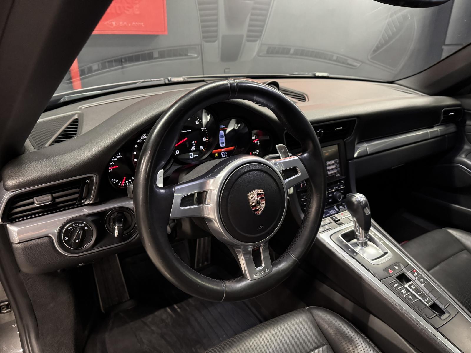 PORSCHE 911