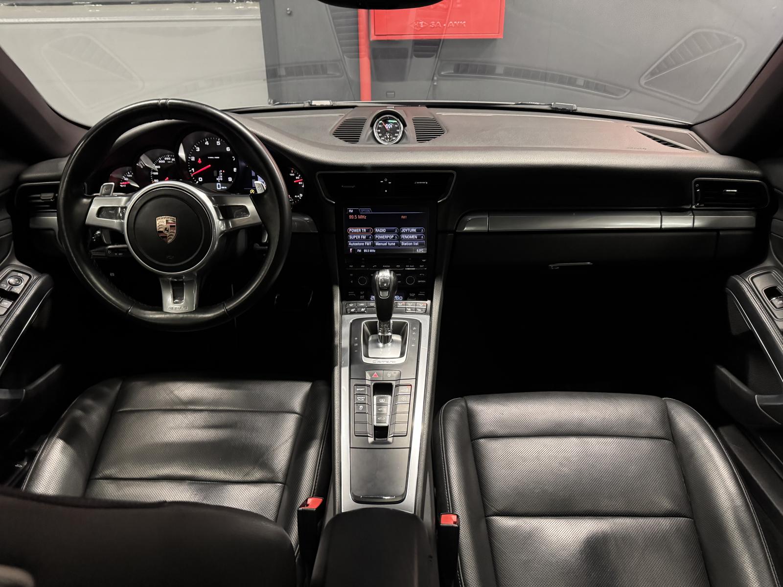 PORSCHE 911