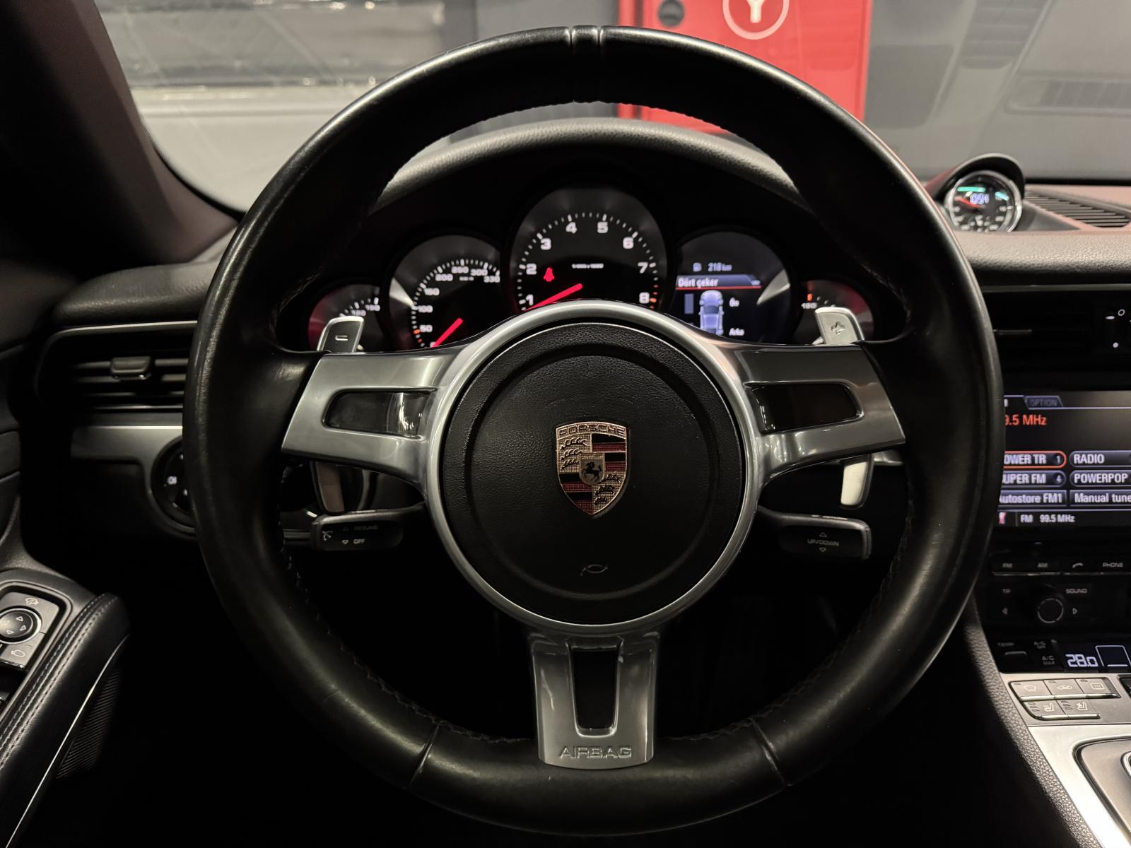 PORSCHE 911