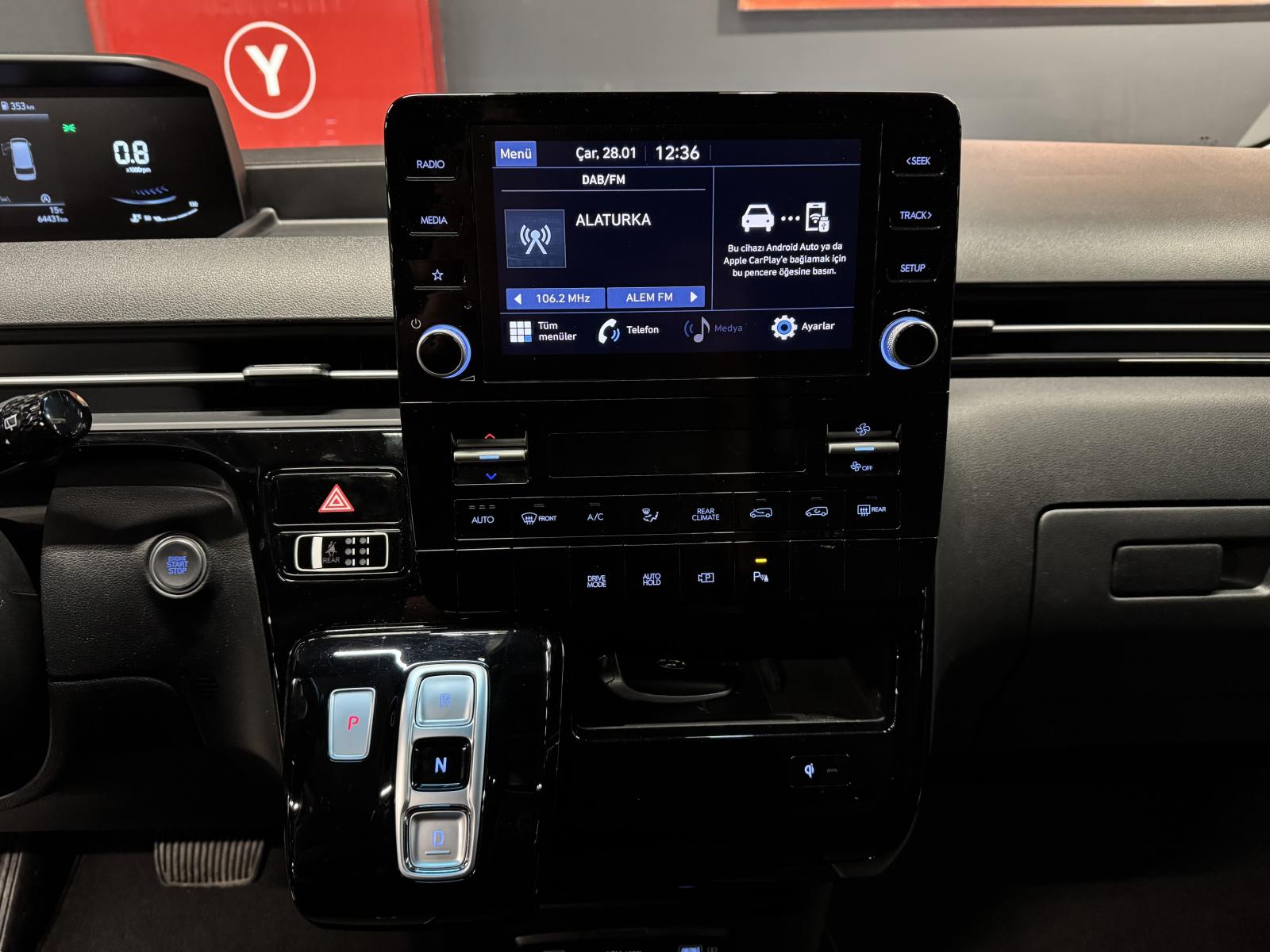 HYUNDAI STARIA