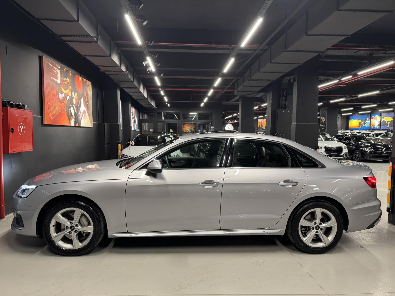 AUDI A4