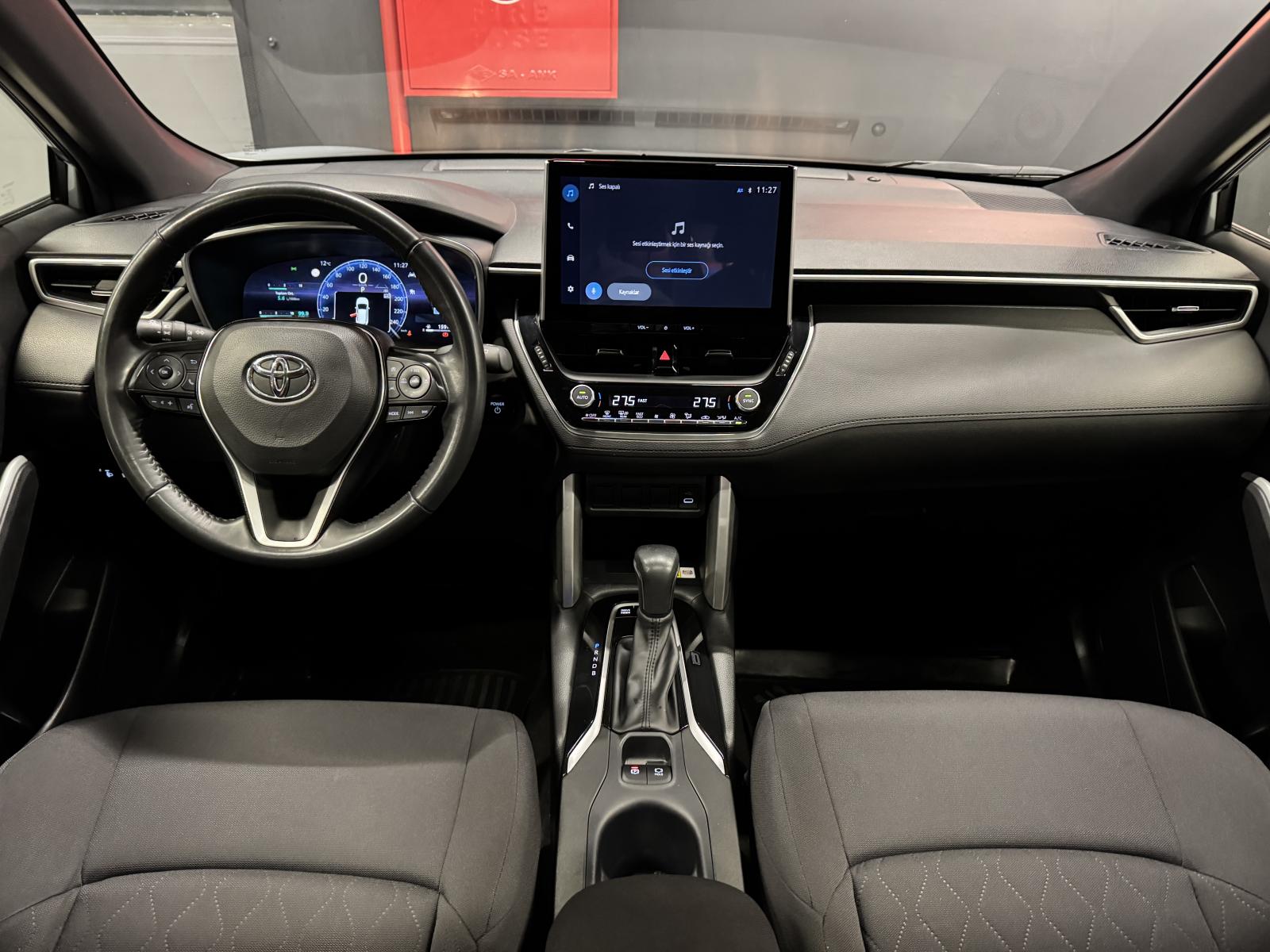 TOYOTA COROLLA CROSS