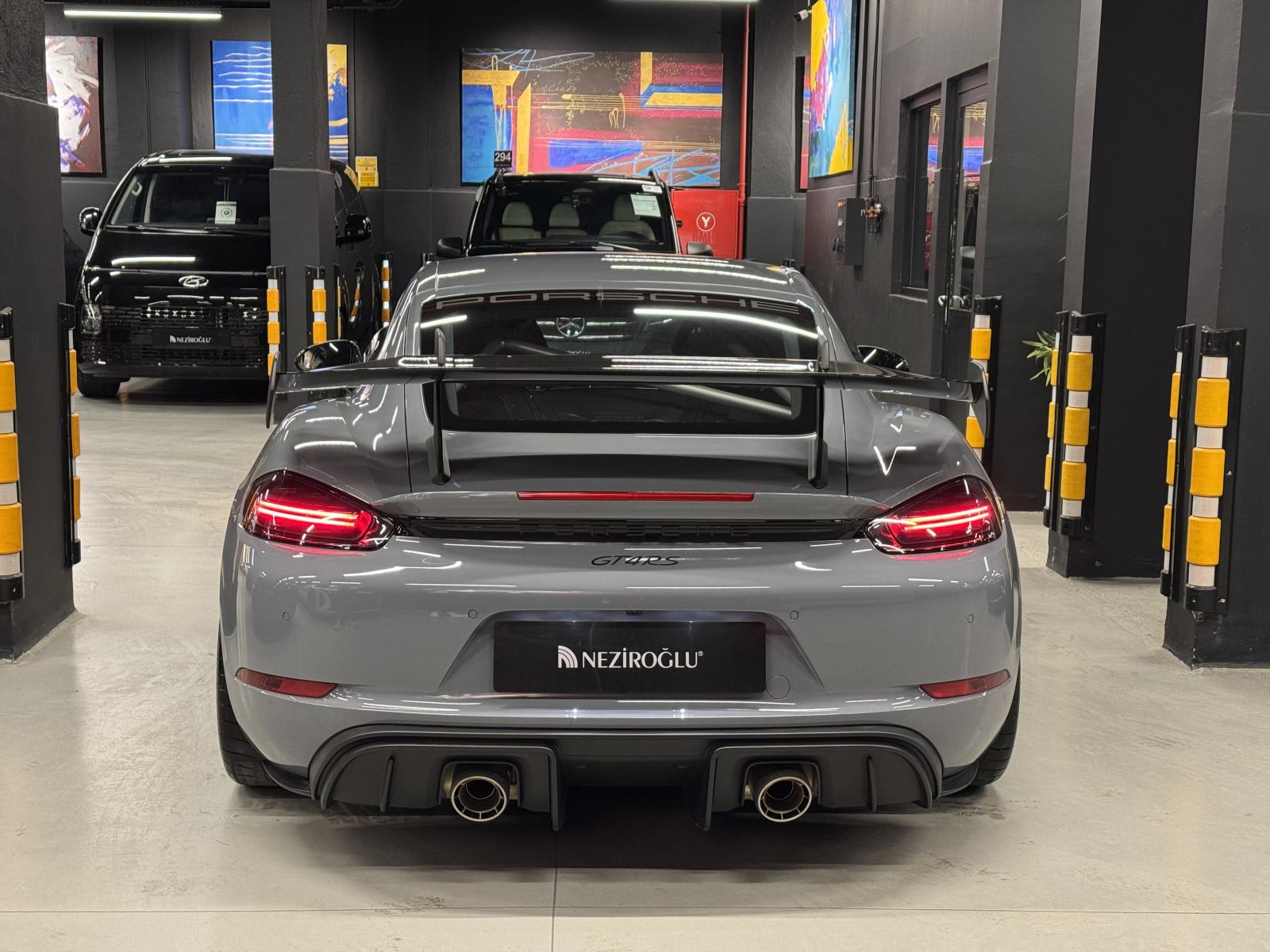 PORSCHE 718