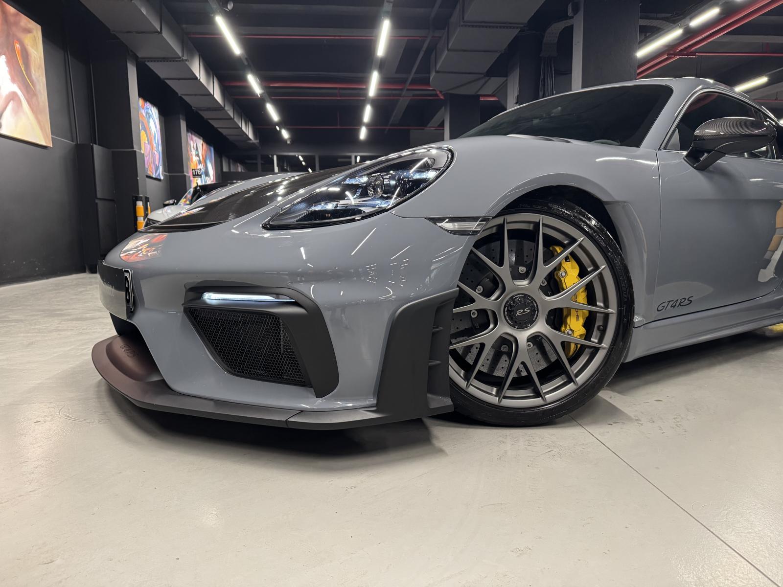 PORSCHE 718