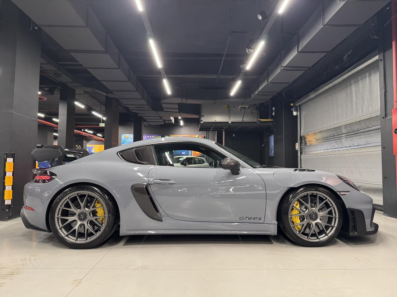 PORSCHE 718