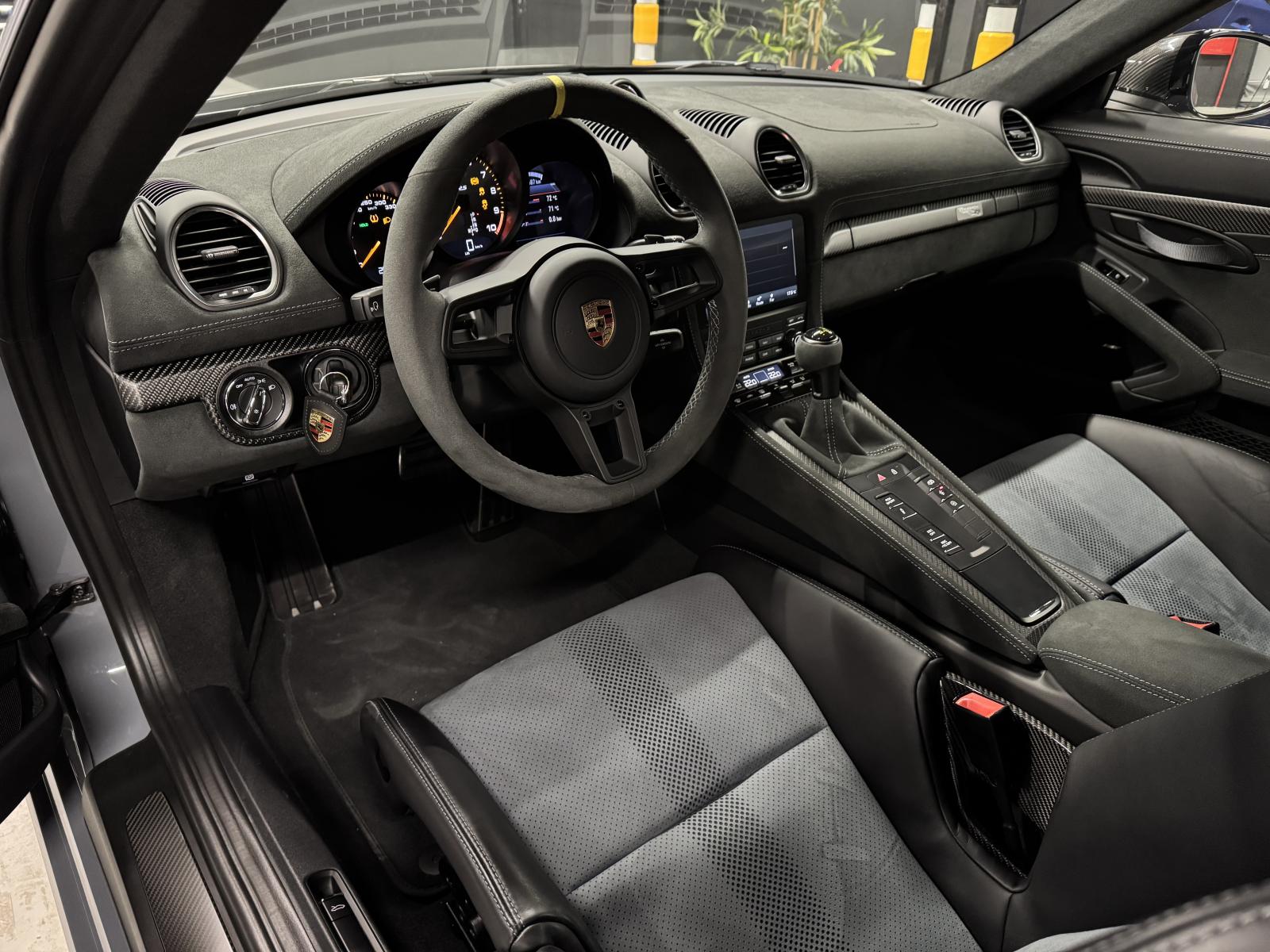 PORSCHE 718