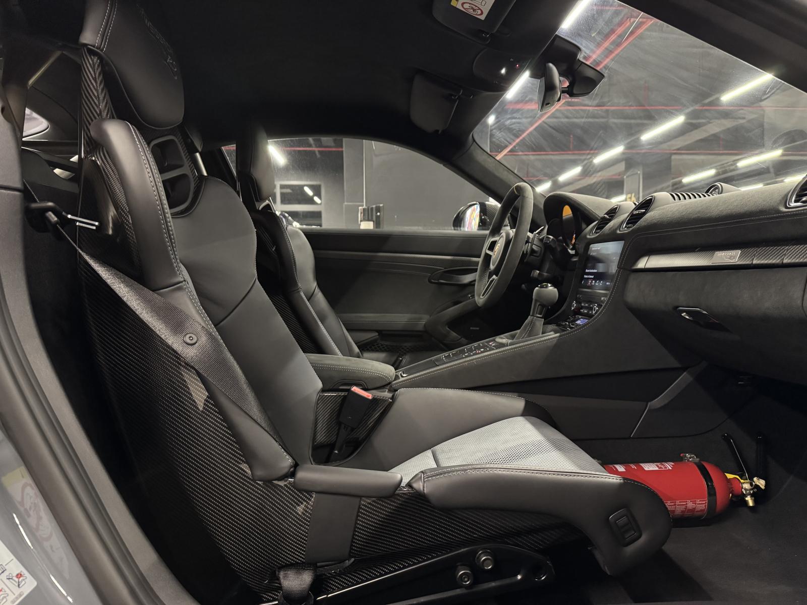 PORSCHE 718