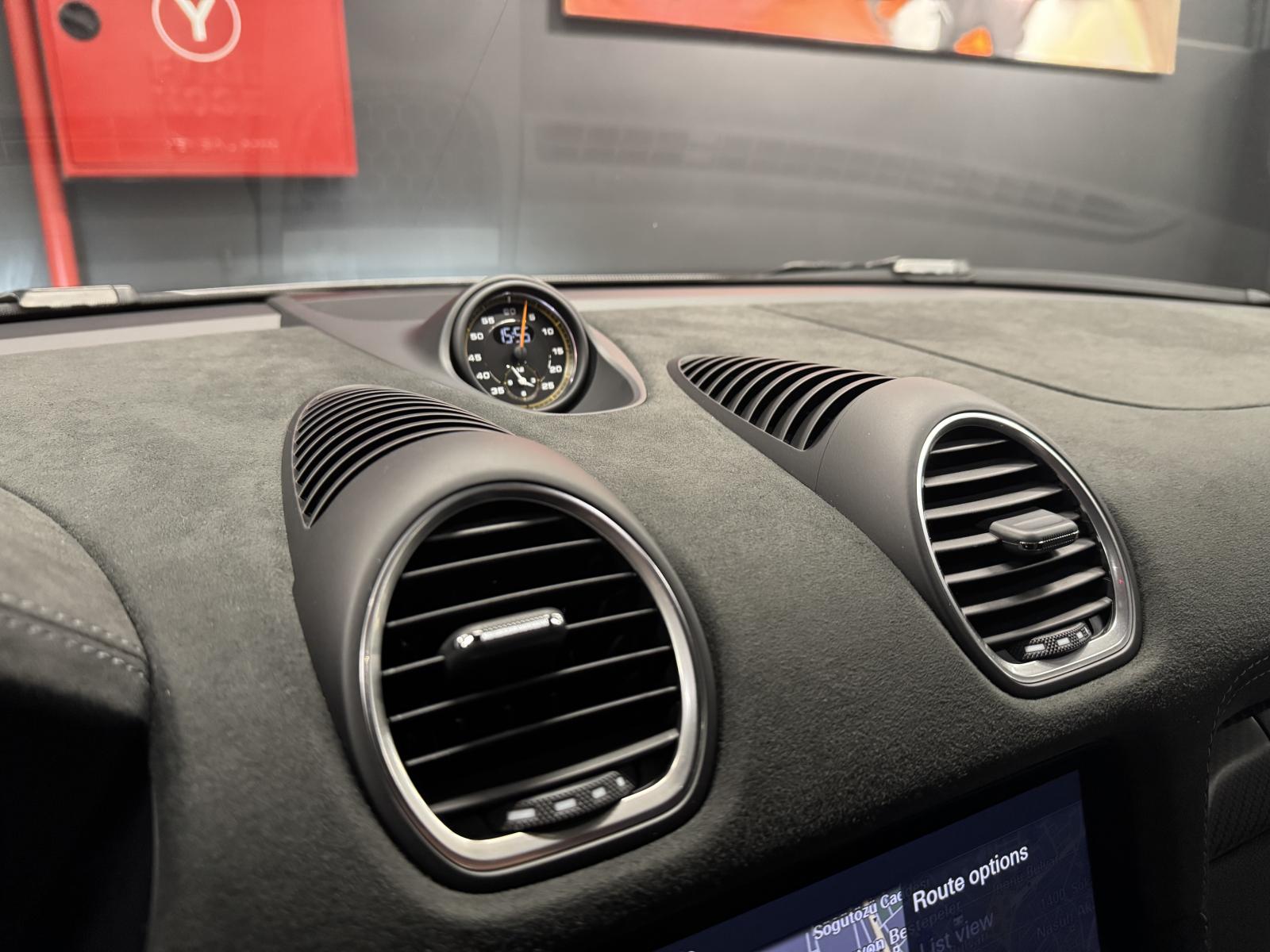PORSCHE 718
