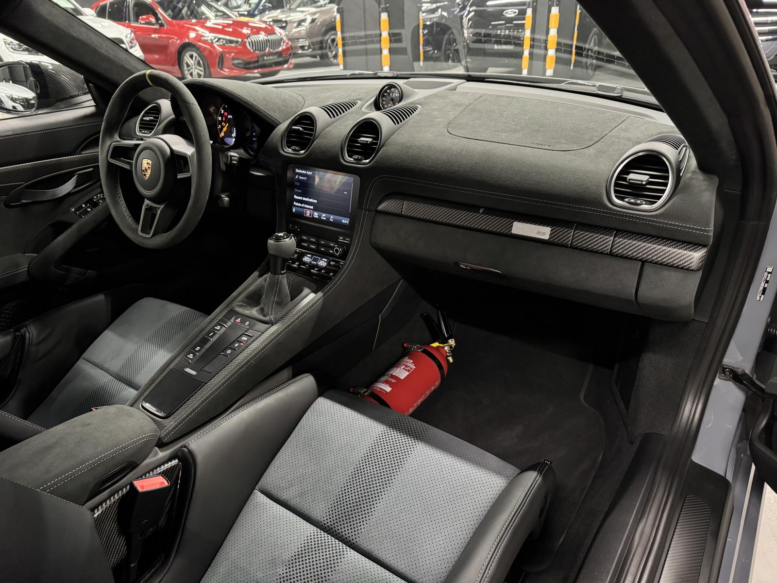 PORSCHE 718
