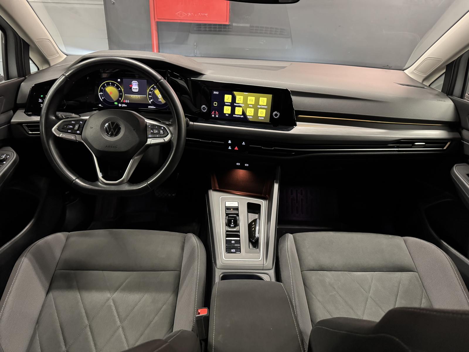 VOLKSWAGEN GOLF