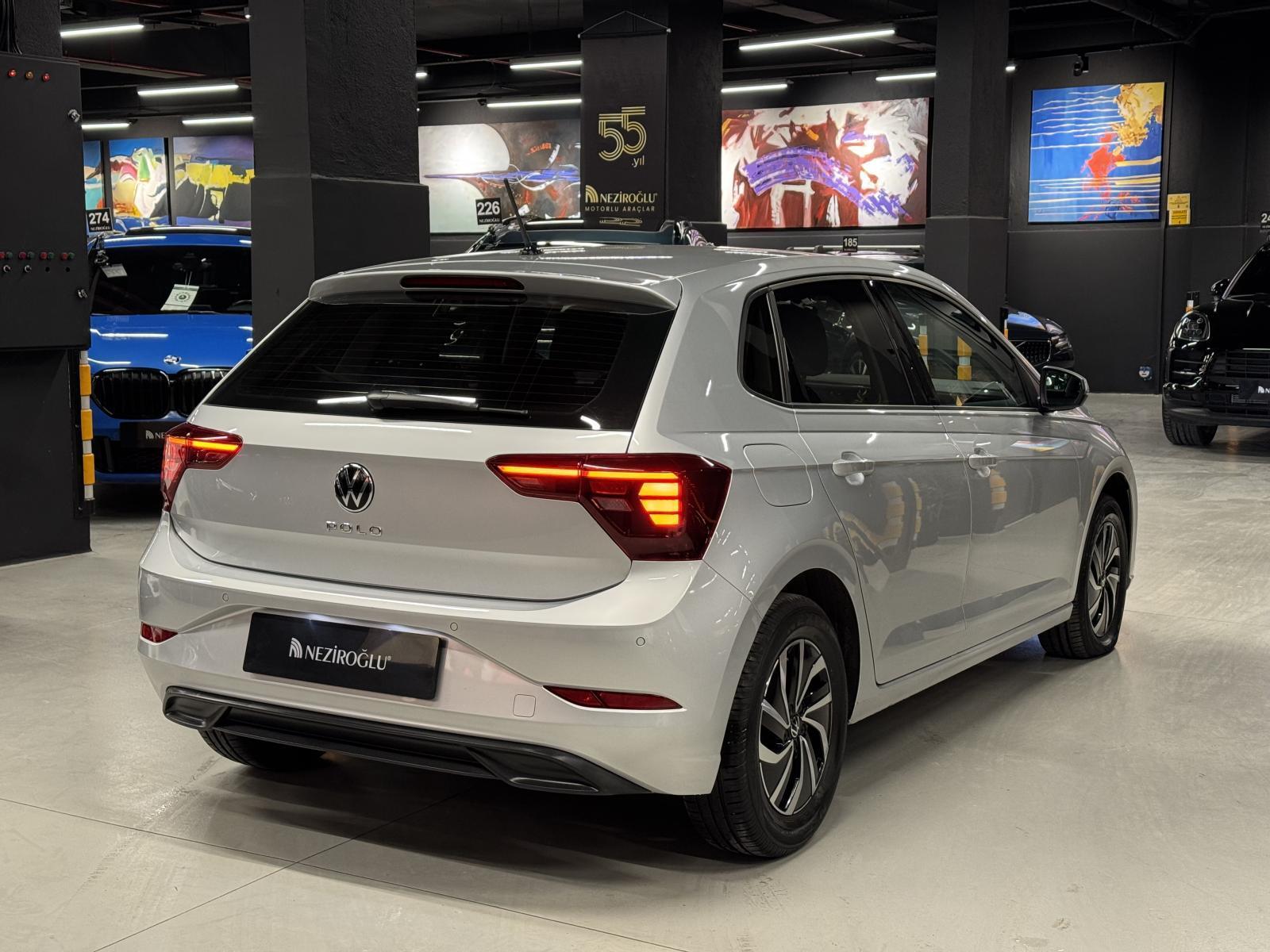 VOLKSWAGEN POLO