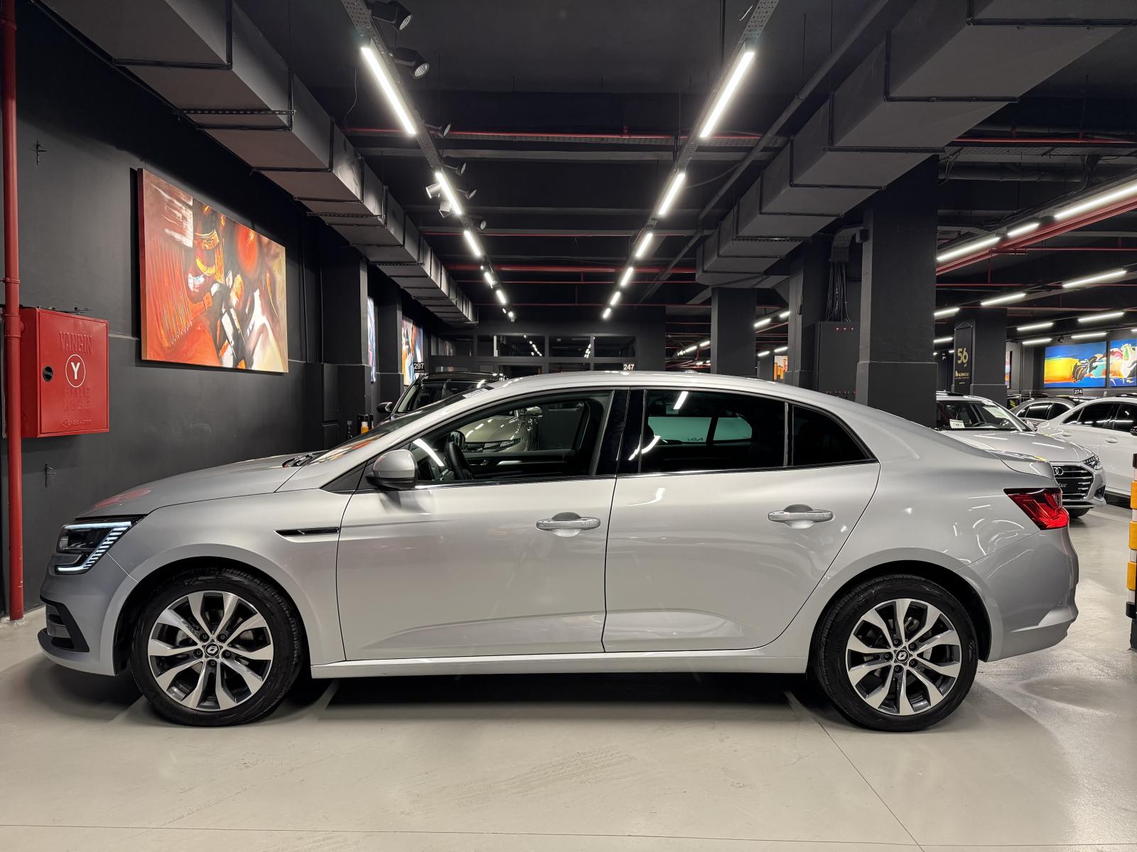 RENAULT MEGANE
