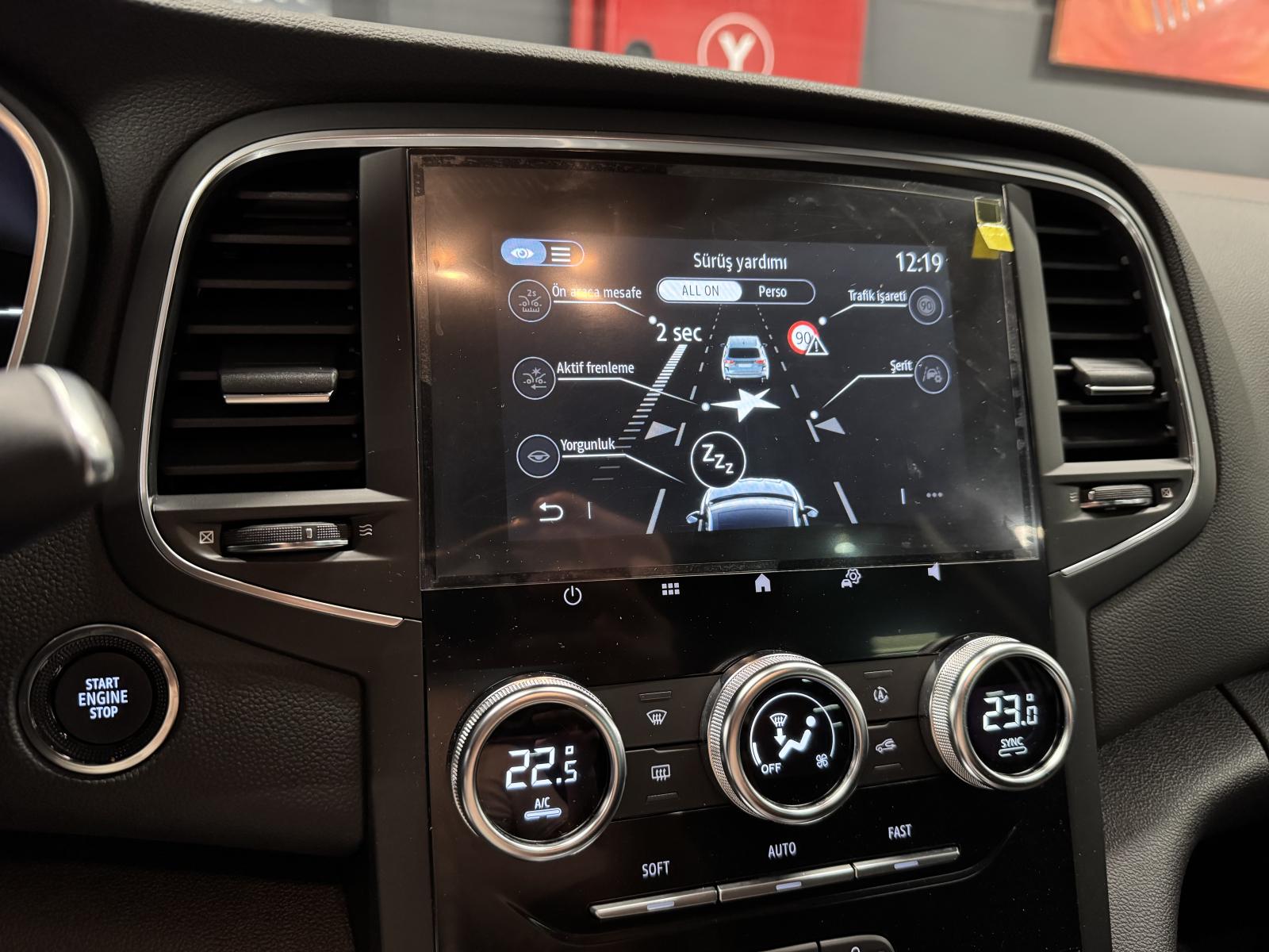 RENAULT MEGANE
