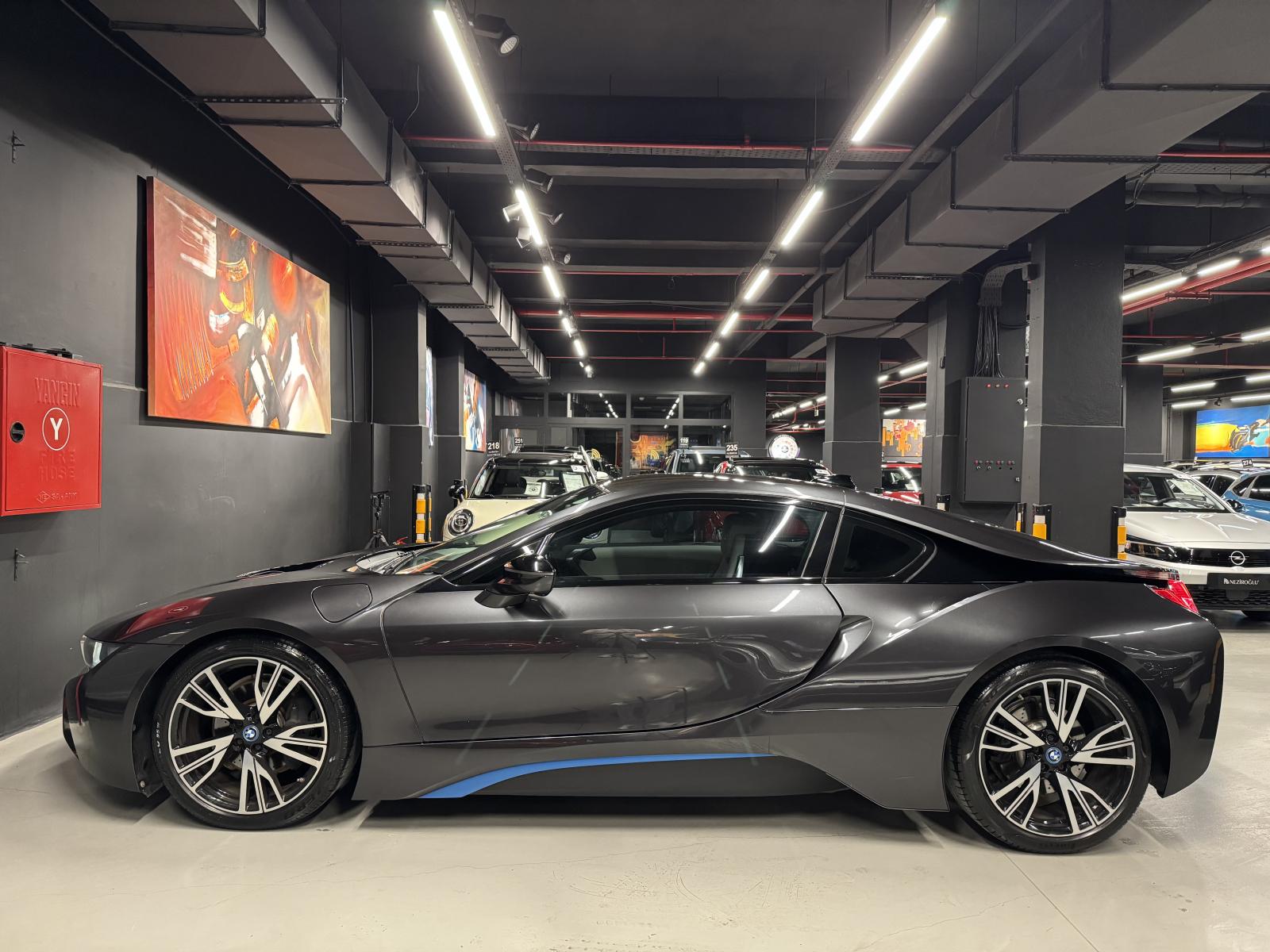 BMW İ8