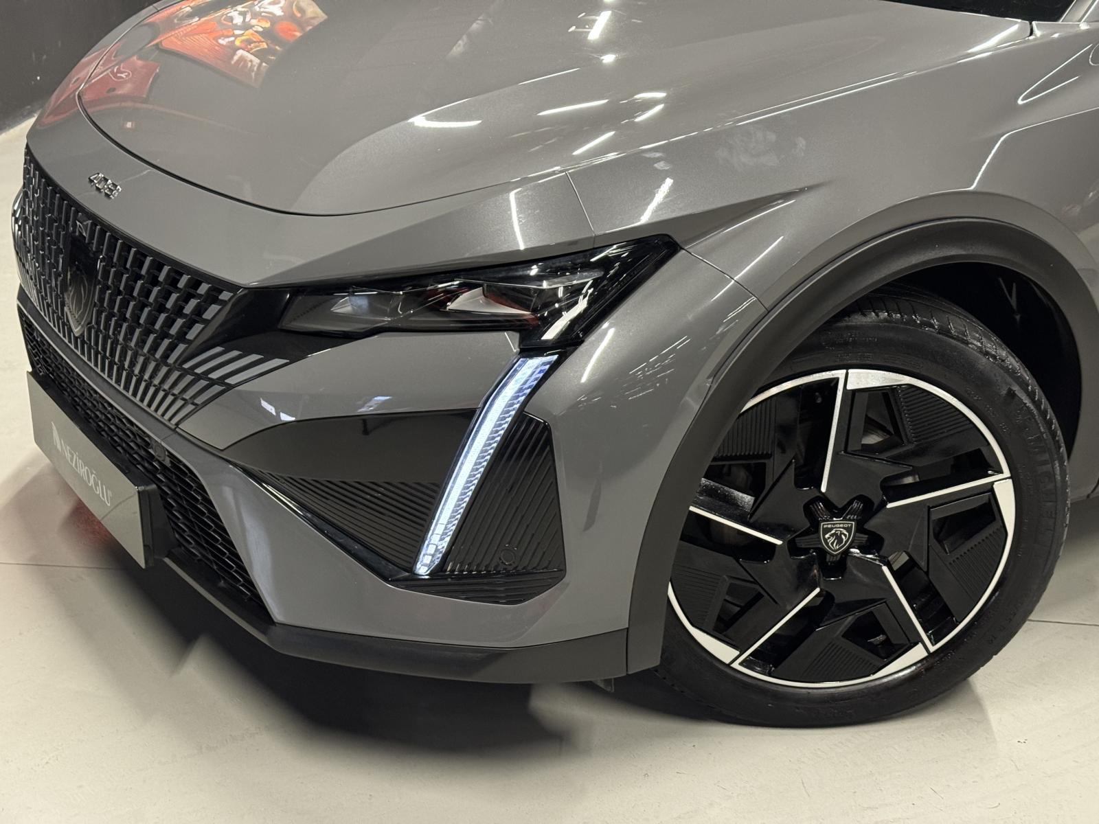 PEUGEOT 408