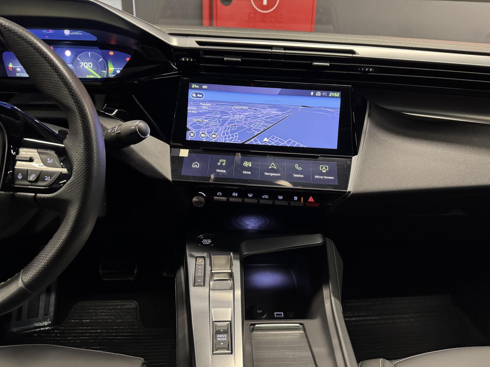 PEUGEOT 408