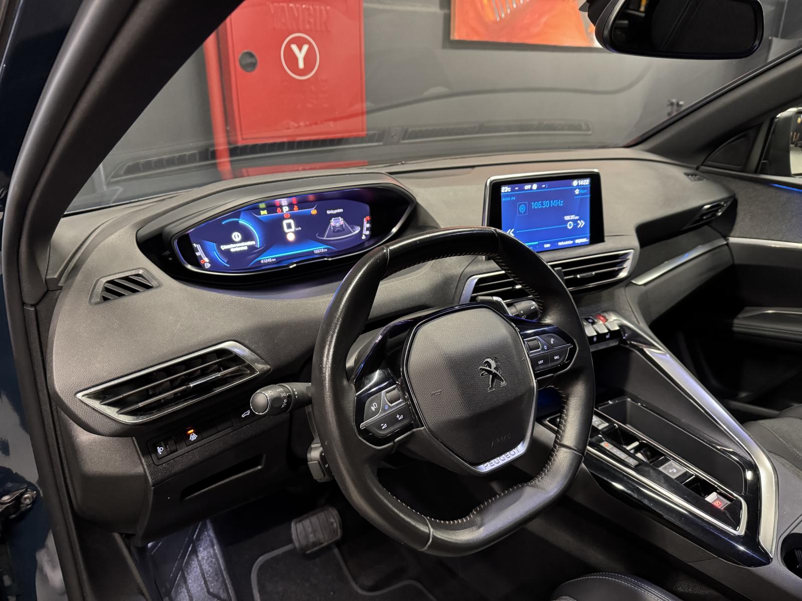 PEUGEOT 3008