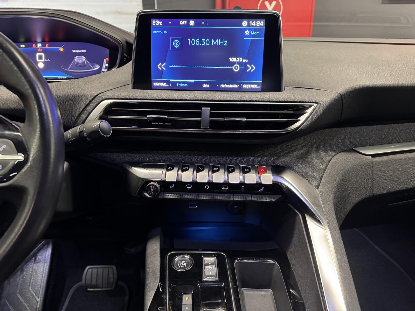 PEUGEOT 3008