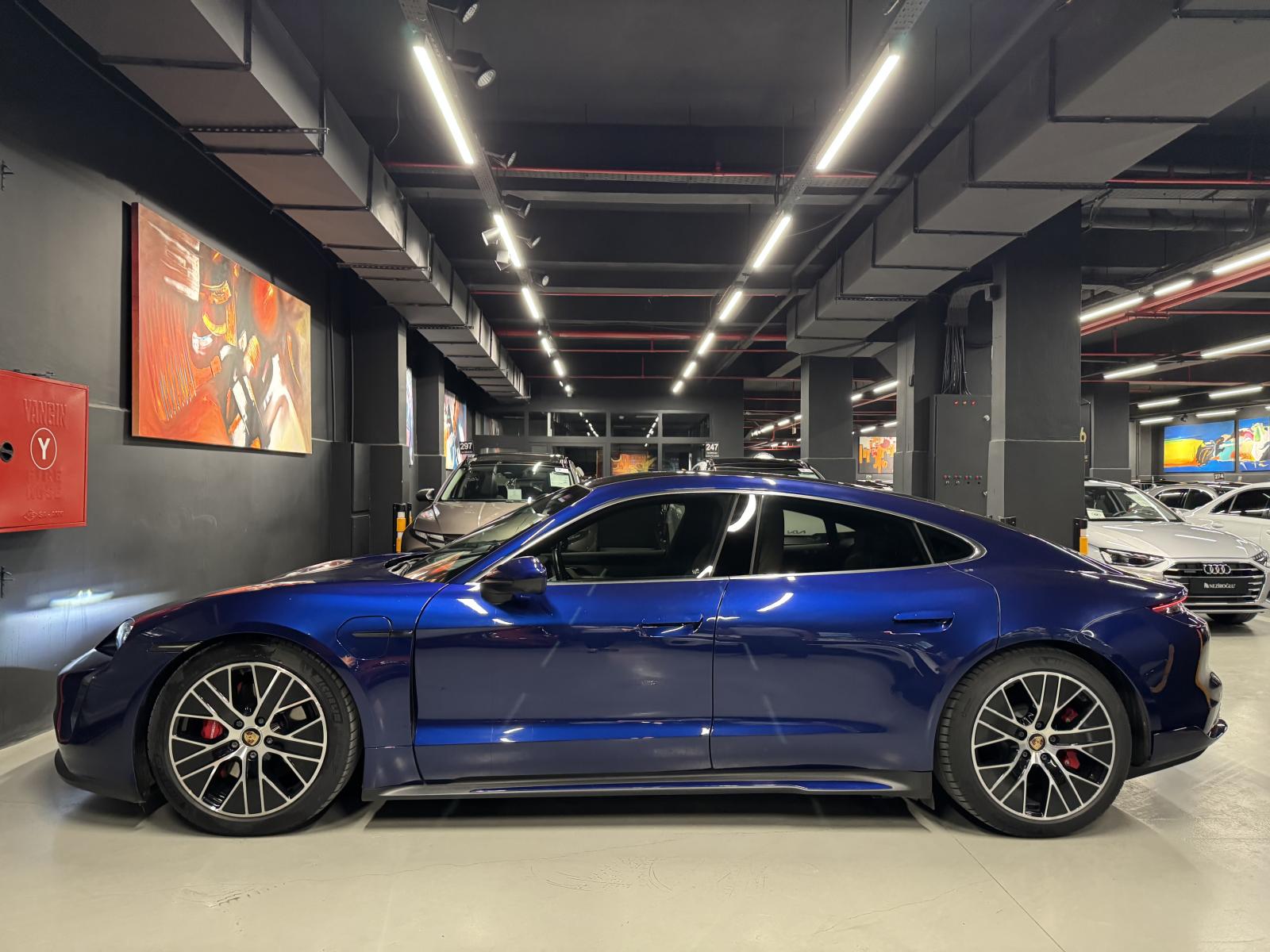 PORSCHE TAYCAN