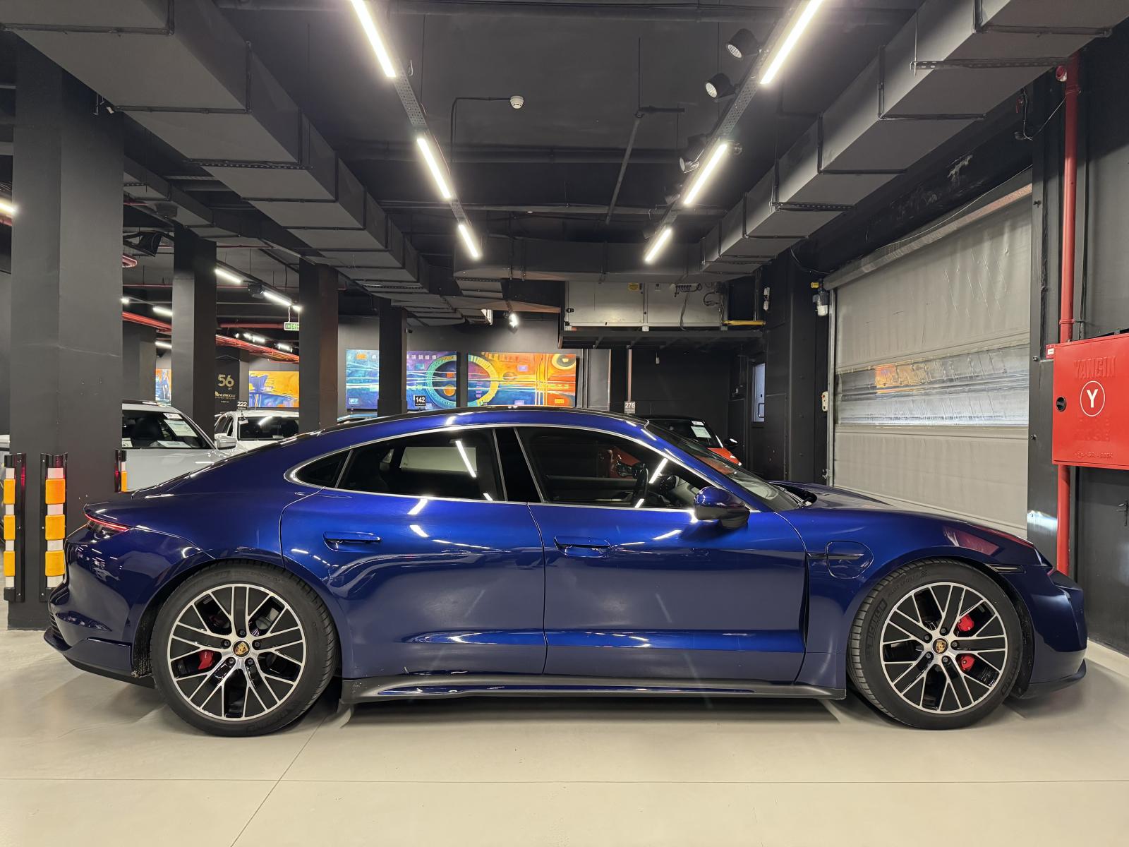 PORSCHE TAYCAN