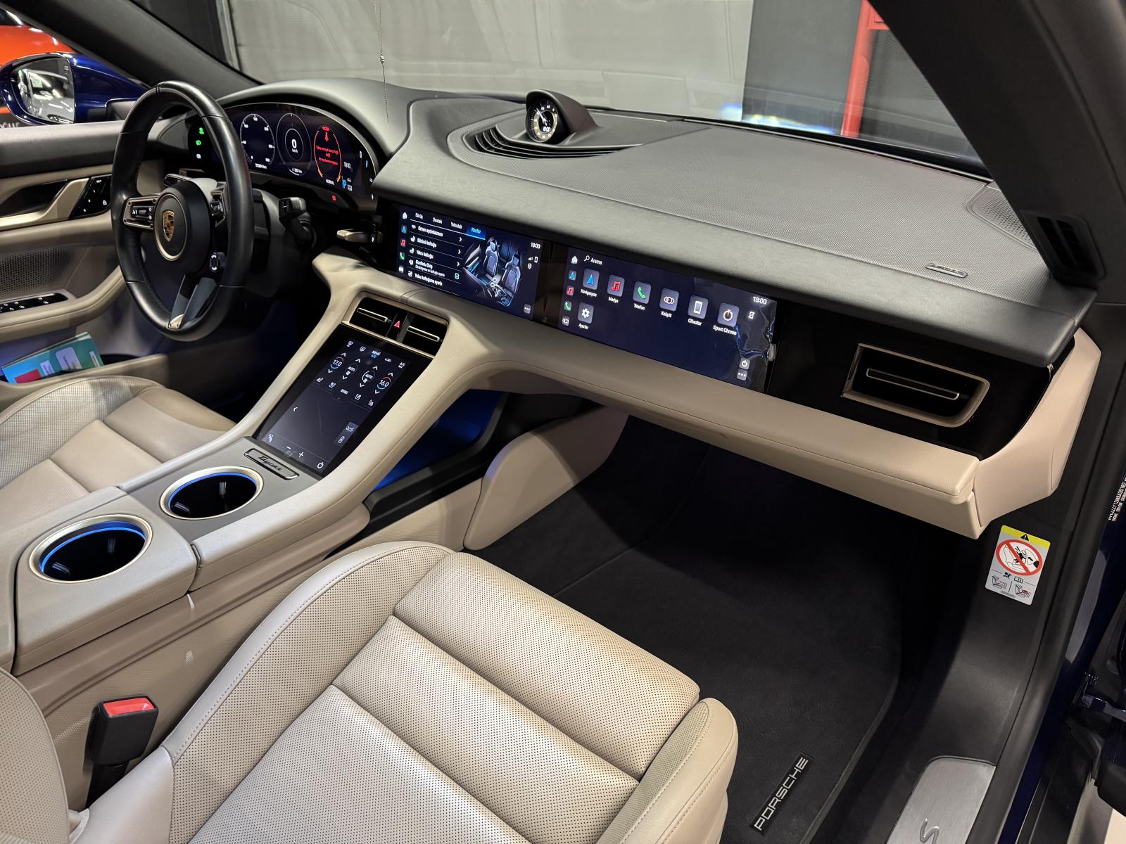 PORSCHE TAYCAN