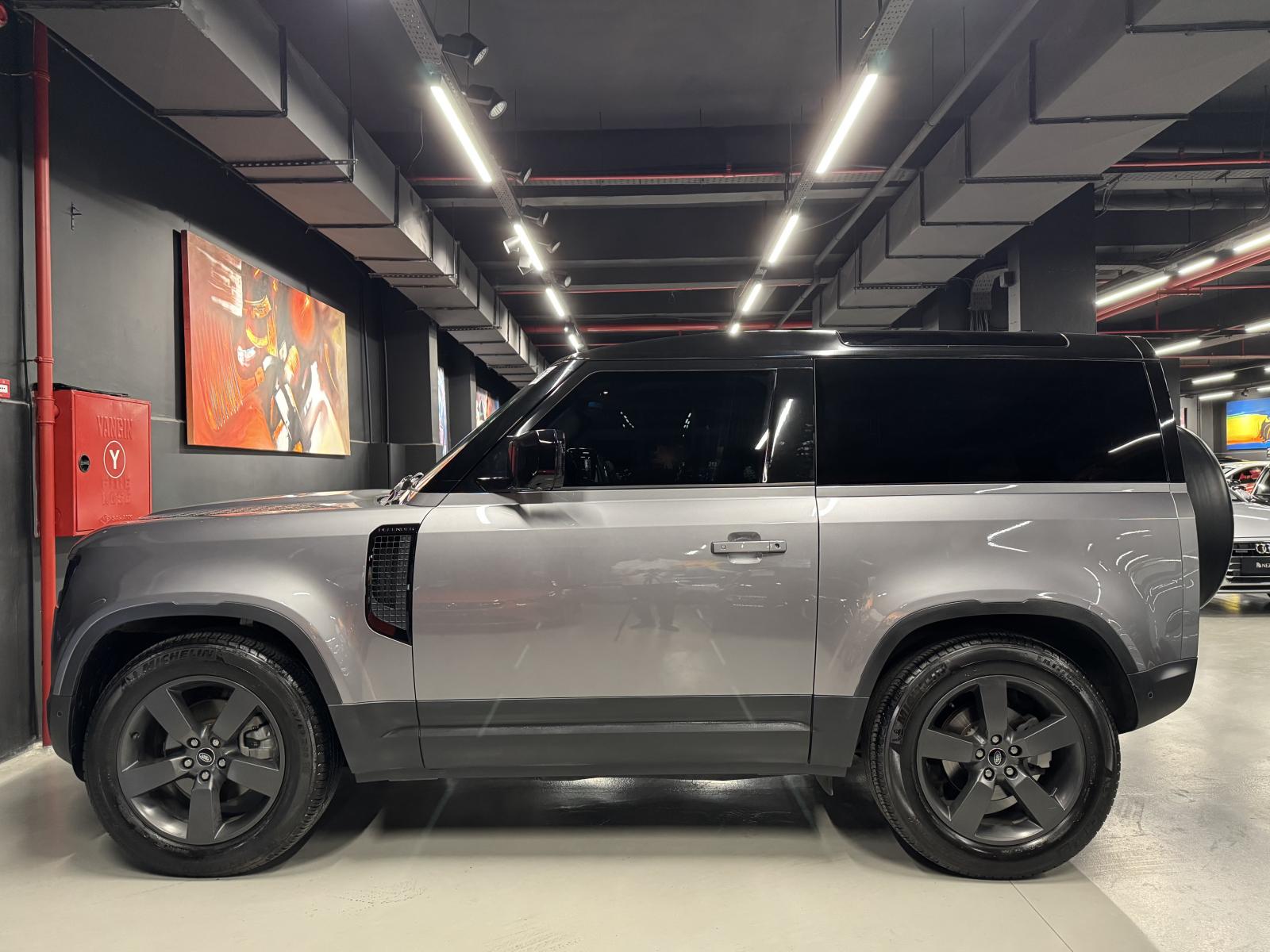 LAND ROVER DEFENDER