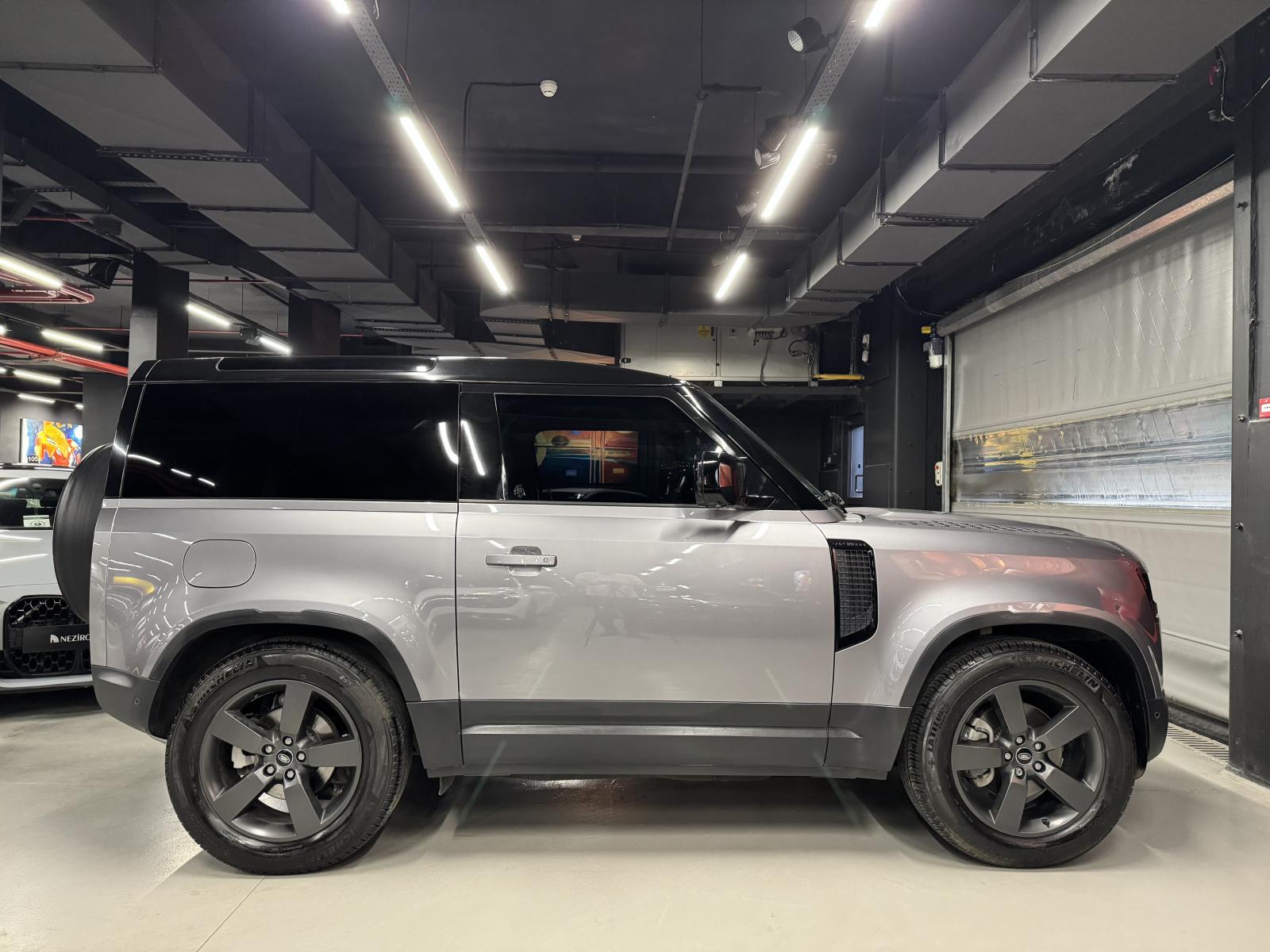 LAND ROVER DEFENDER