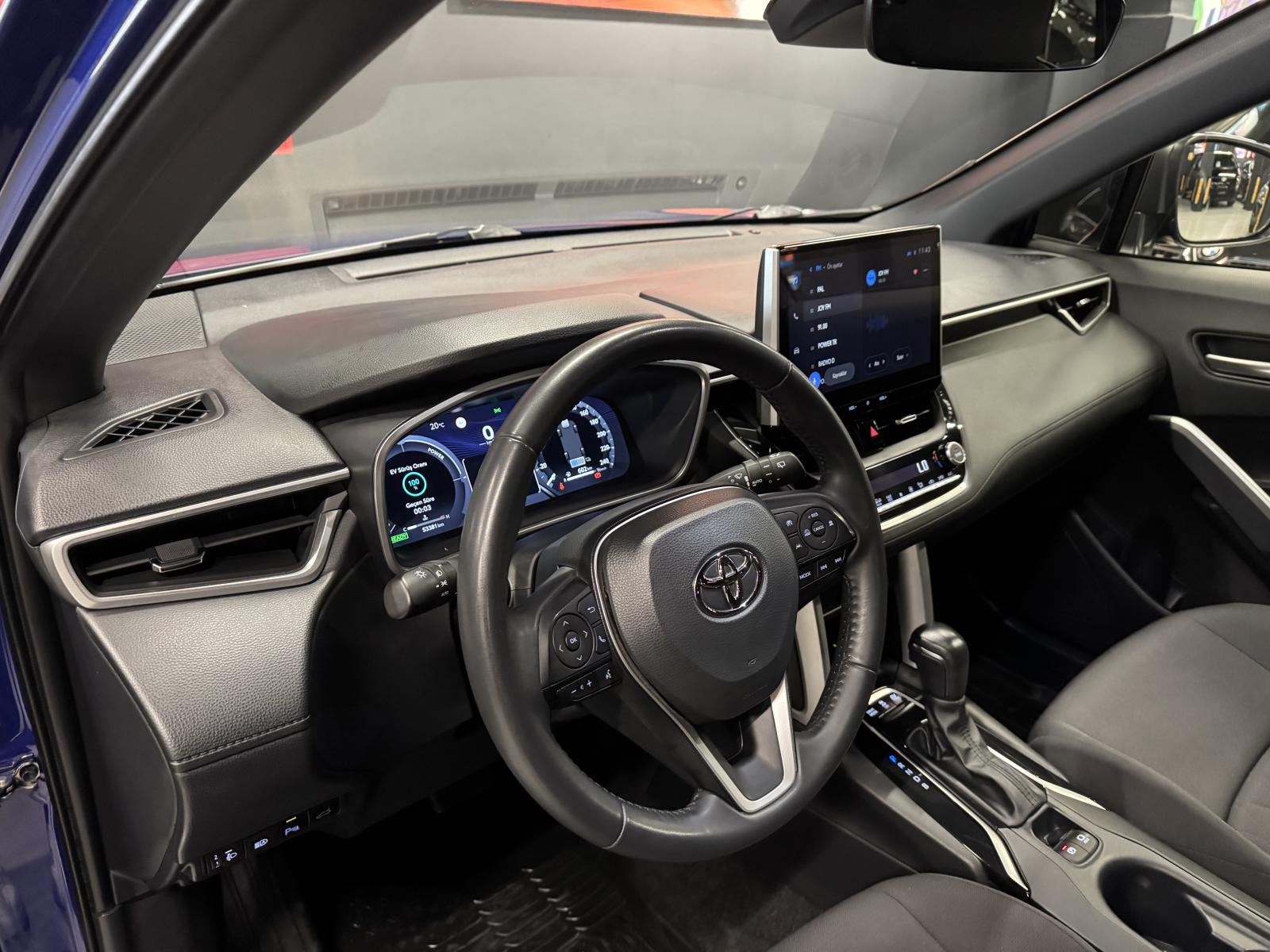 TOYOTA COROLLA CROSS