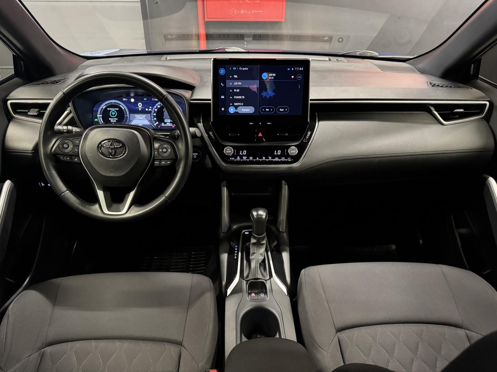 TOYOTA COROLLA CROSS