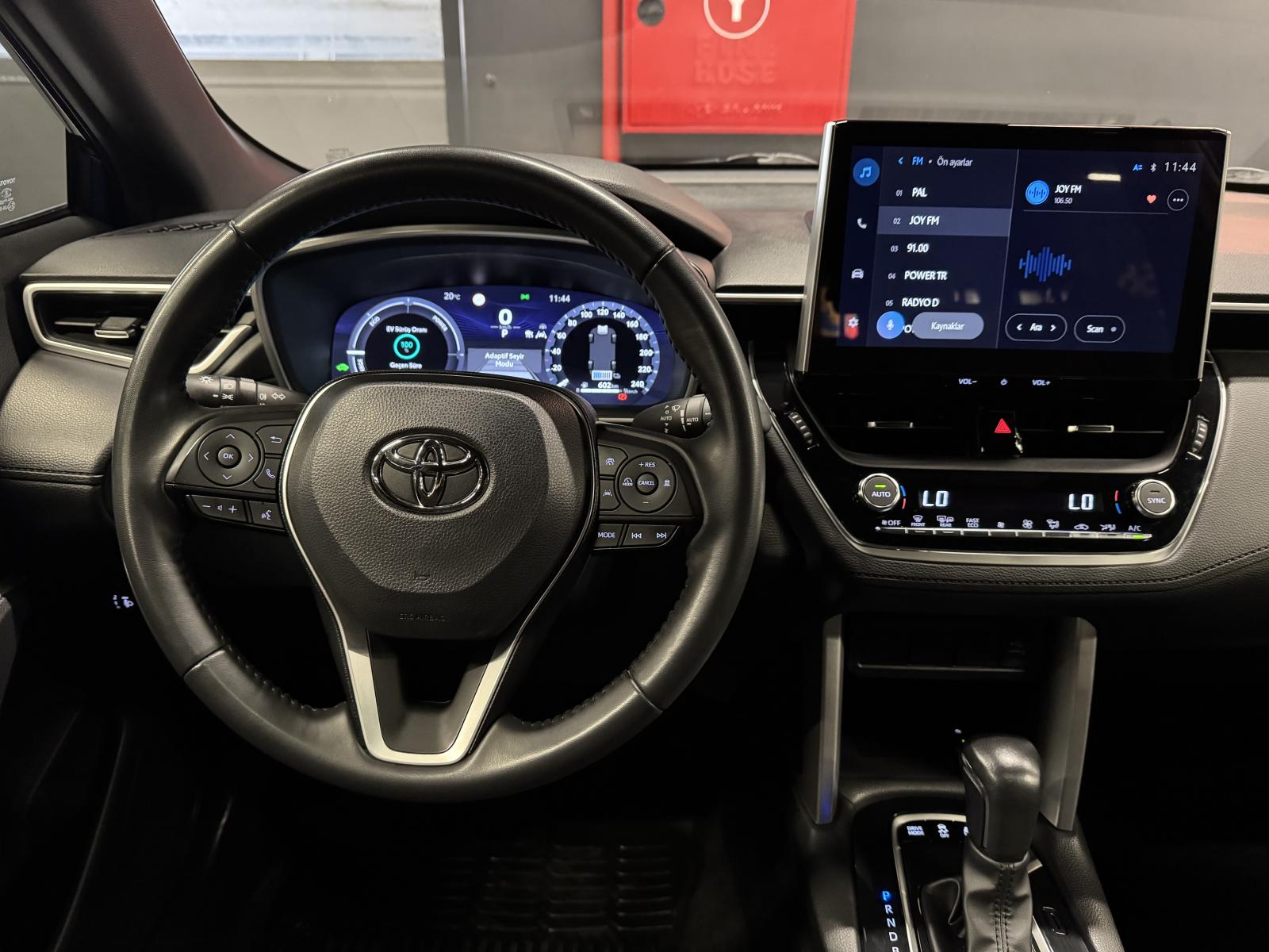 TOYOTA COROLLA CROSS