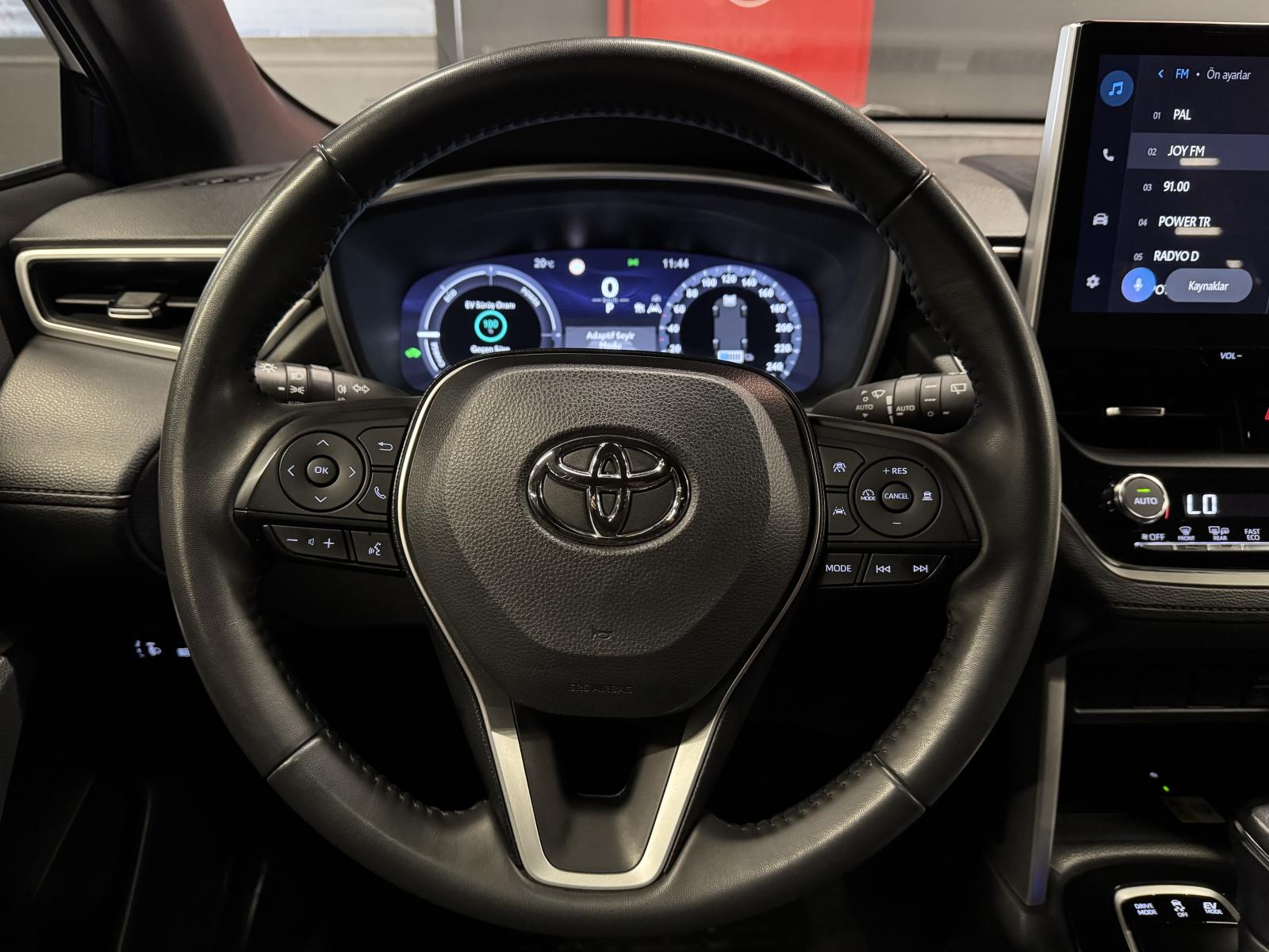 TOYOTA COROLLA CROSS